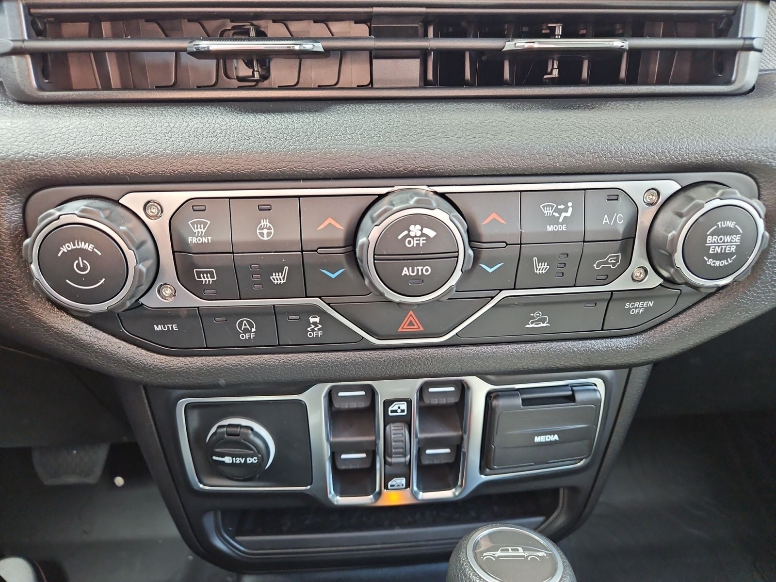 New 2026 Jeep Gladiator Sport S - photo - 27