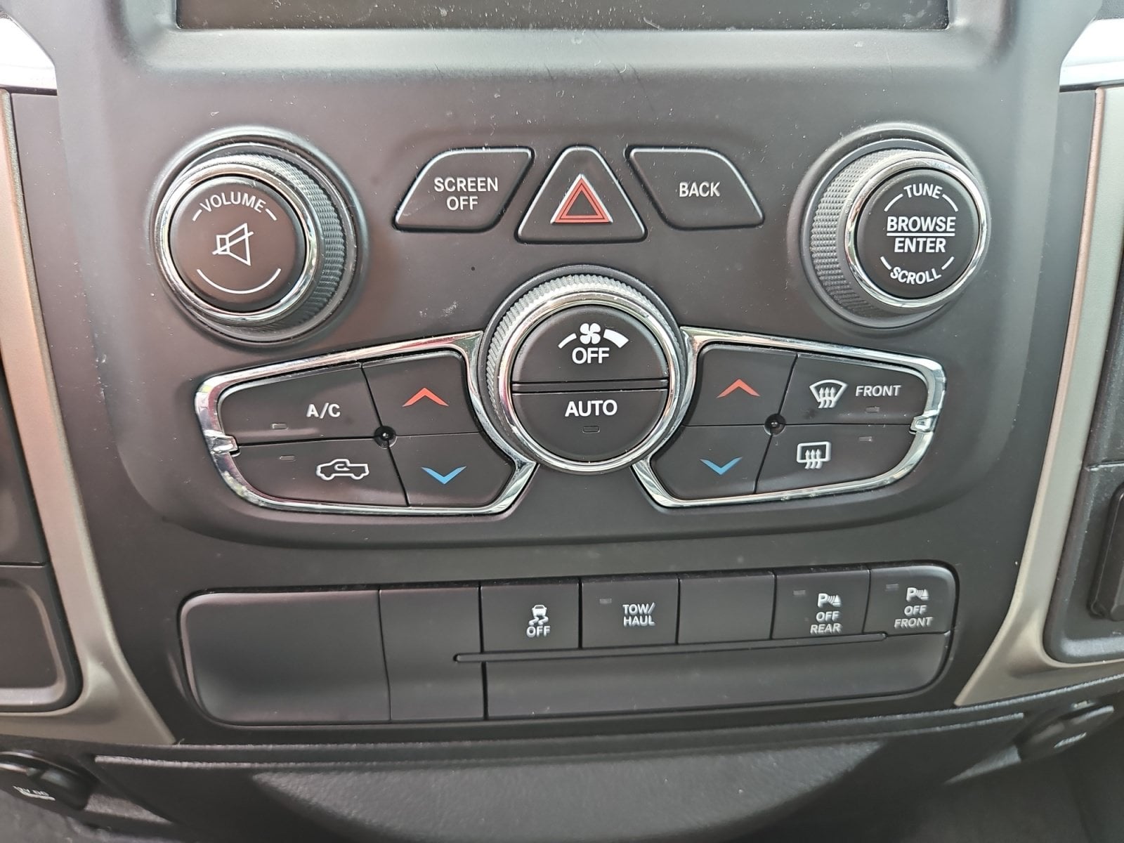 Pre-Owned 2017 Ram 1500 Big Horn - photo - 28