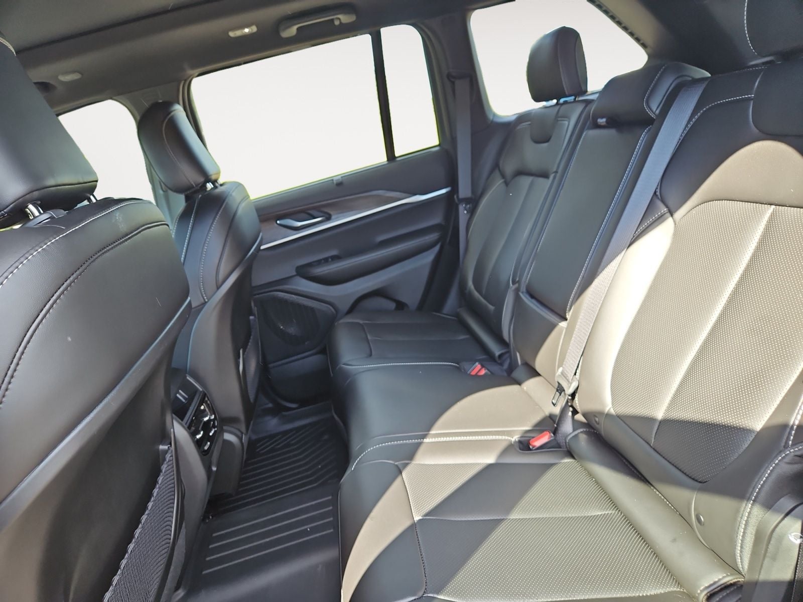 Pre-Owned 2025 Jeep Grand Cherokee Limited - photo - 12