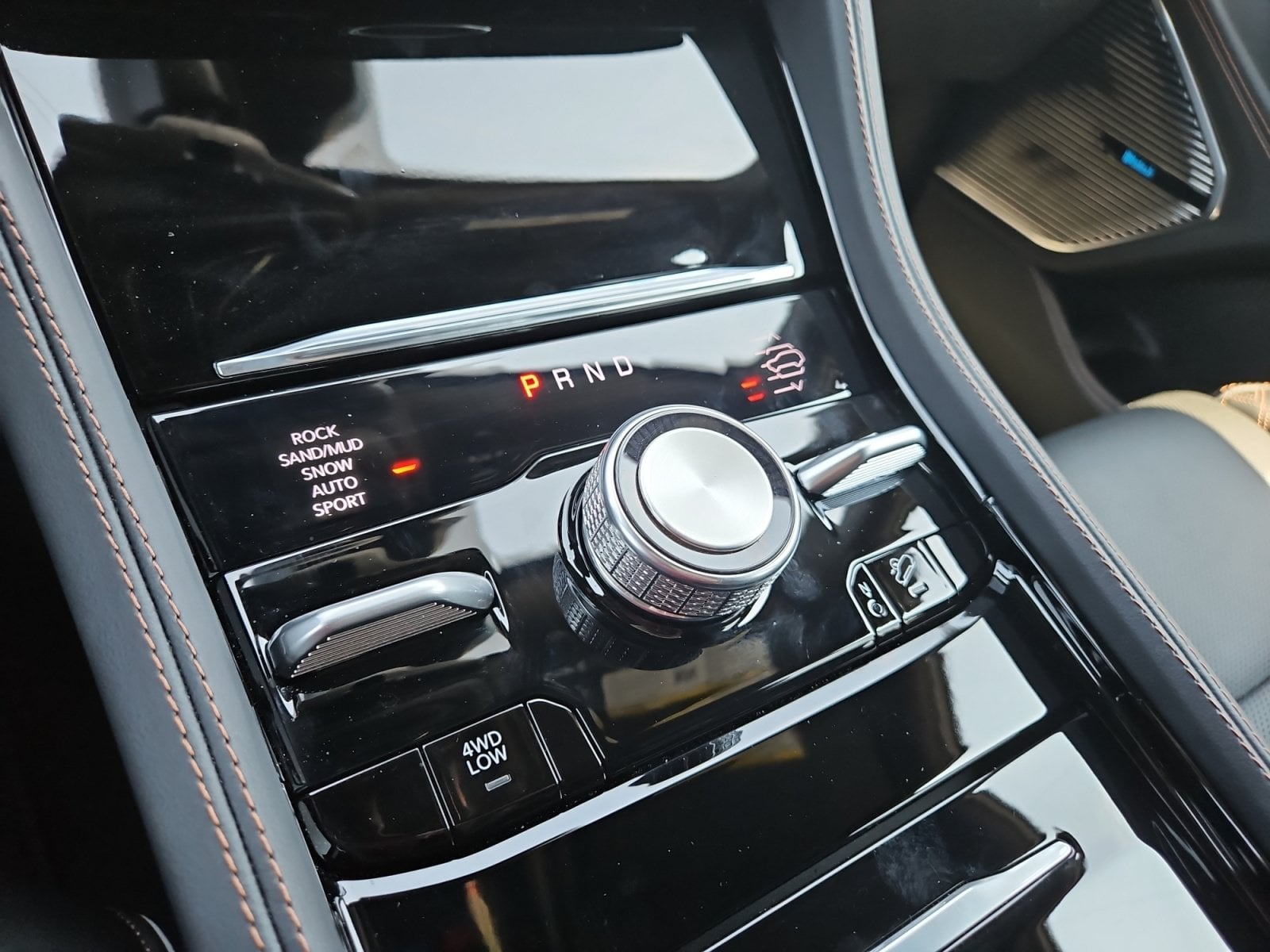 New 2026 Jeep Grand Cherokee Summit - photo - 25