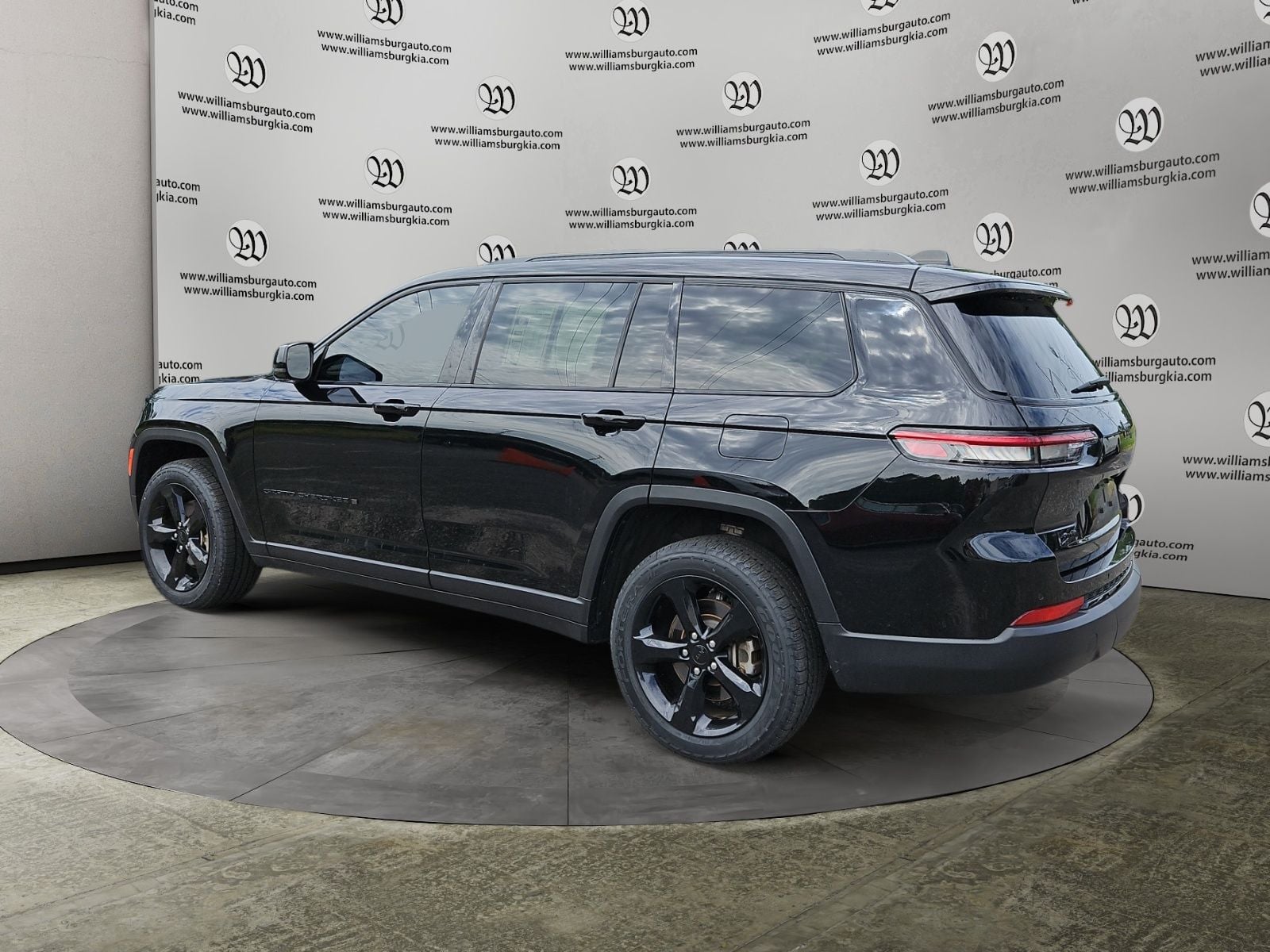 Pre-Owned 2023 Jeep Grand Cherokee L Altitude - photo - 2