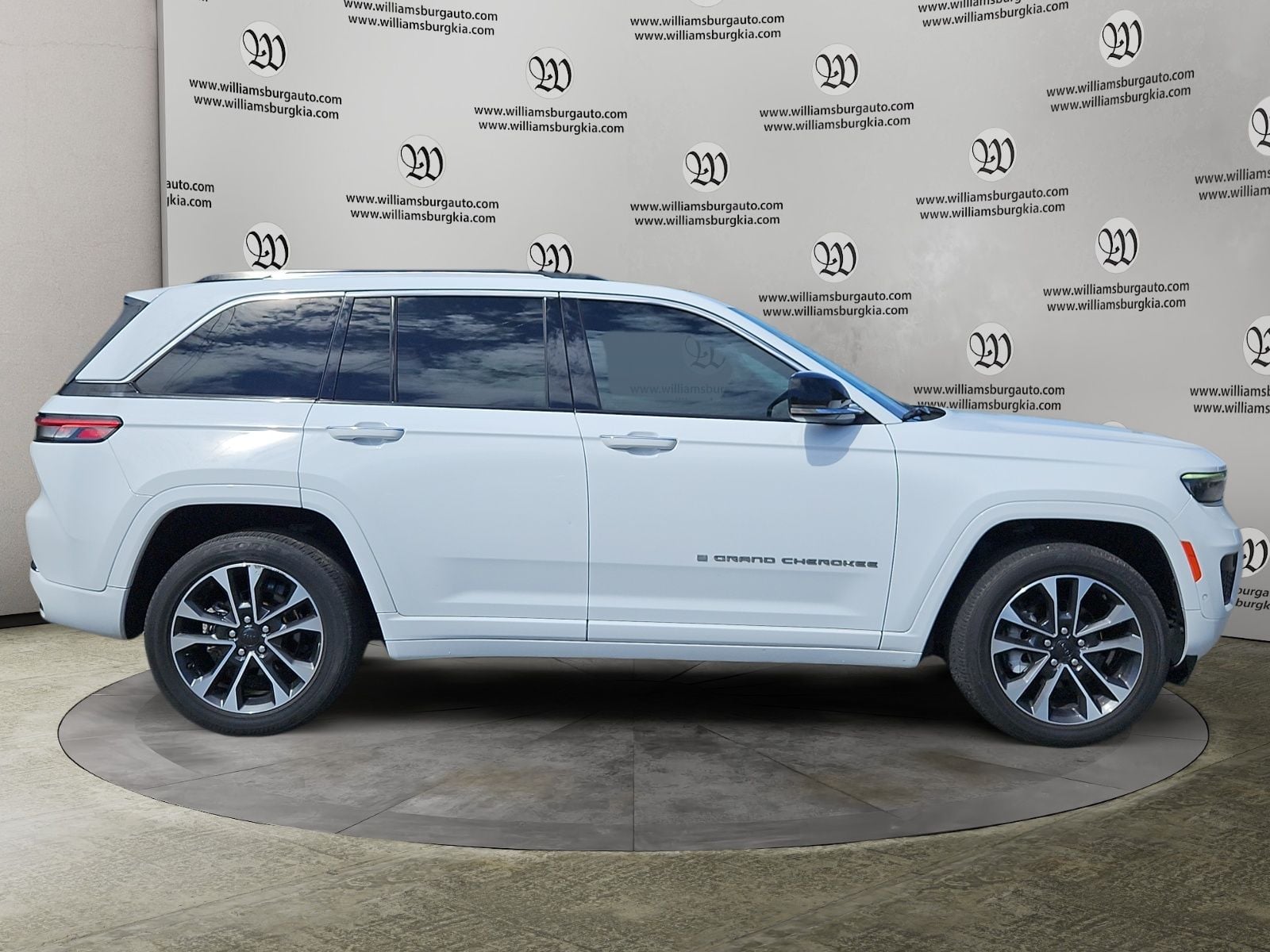Pre-Owned 2022 Jeep Grand Cherokee Overland - photo - 5