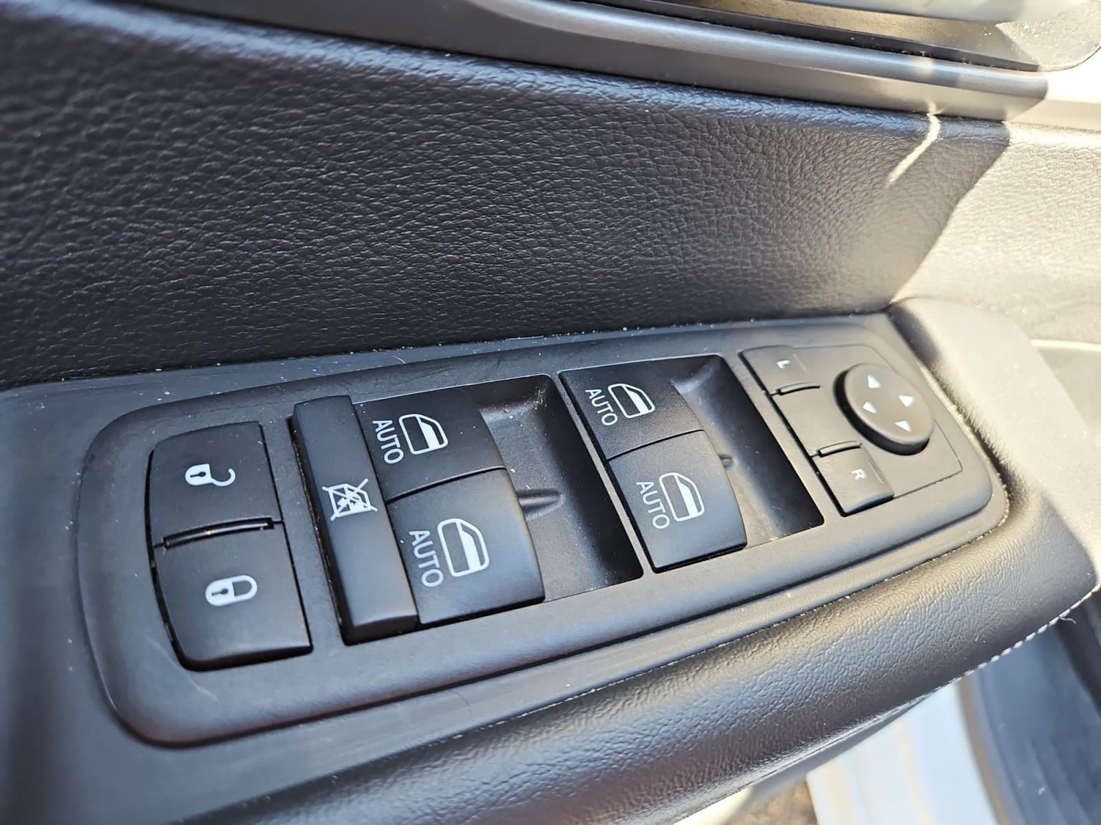 Pre-Owned 2025 Chrysler Pacifica Select - photo - 22