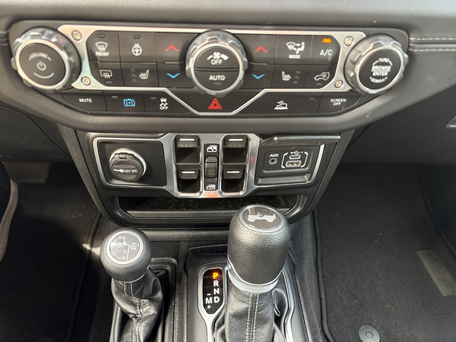 Pre-Owned 2024 Jeep Wrangler Sahara 4xe - photo - 26