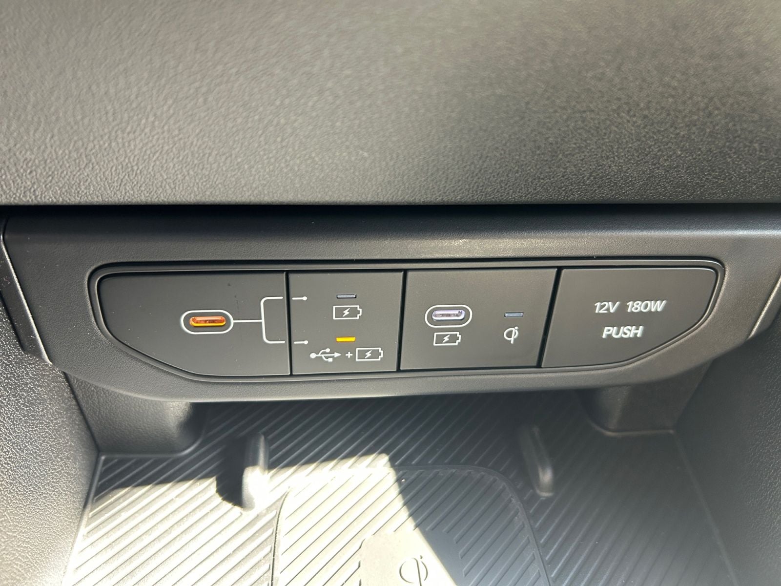 New 2026 Kia K4 GT-Line - photo - 19