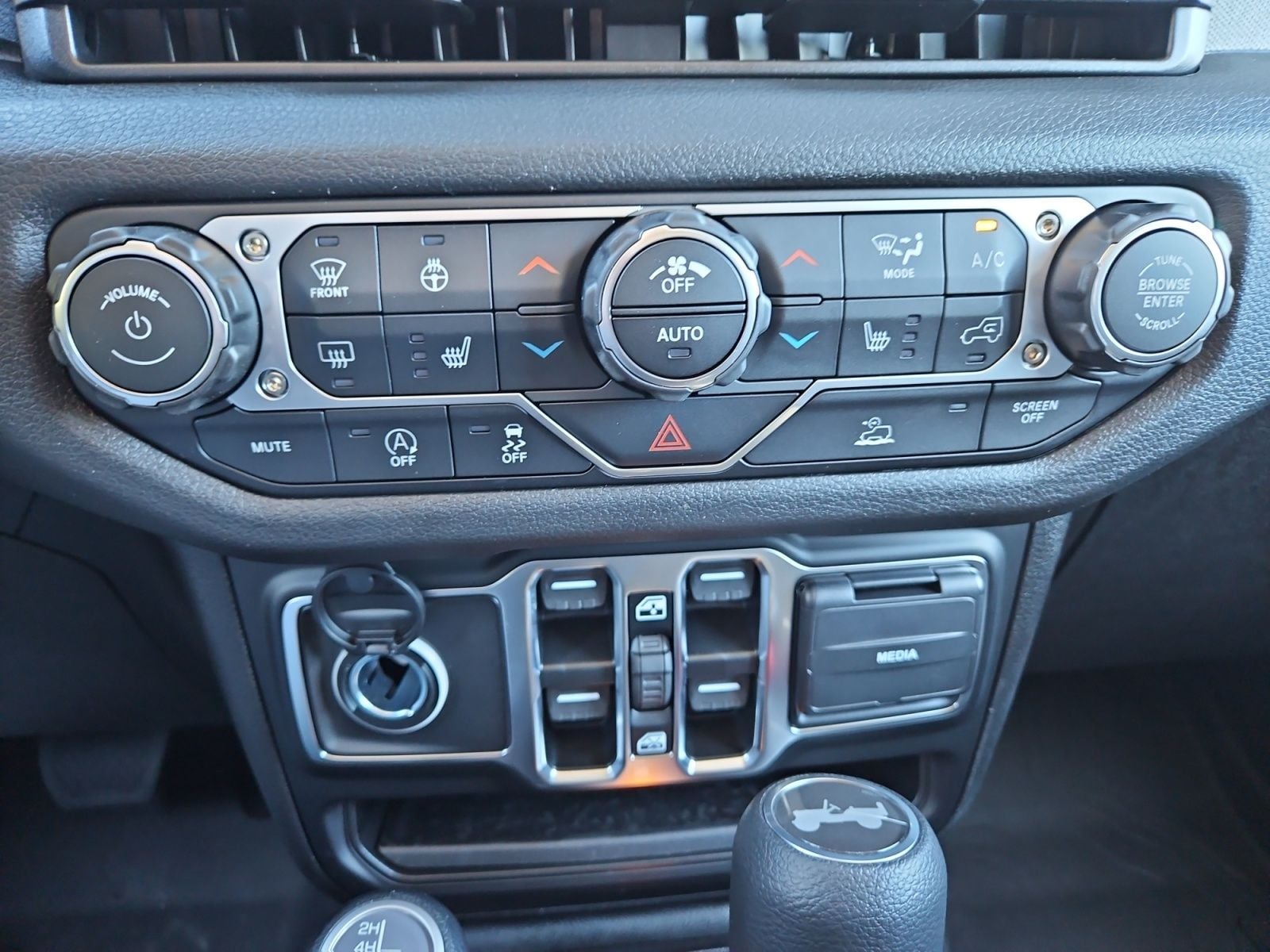 New 2026 Jeep Wrangler Sport S - photo - 27