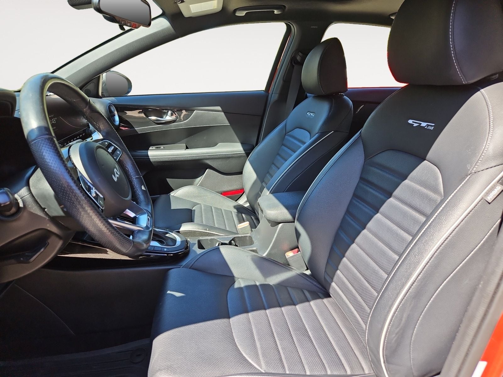 Pre-Owned 2024 Kia Forte GT-Line - photo - 8