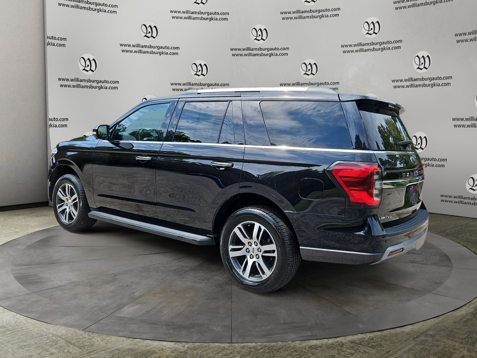 Pre-Owned 2024 Ford Expedition Limited - photo - 2