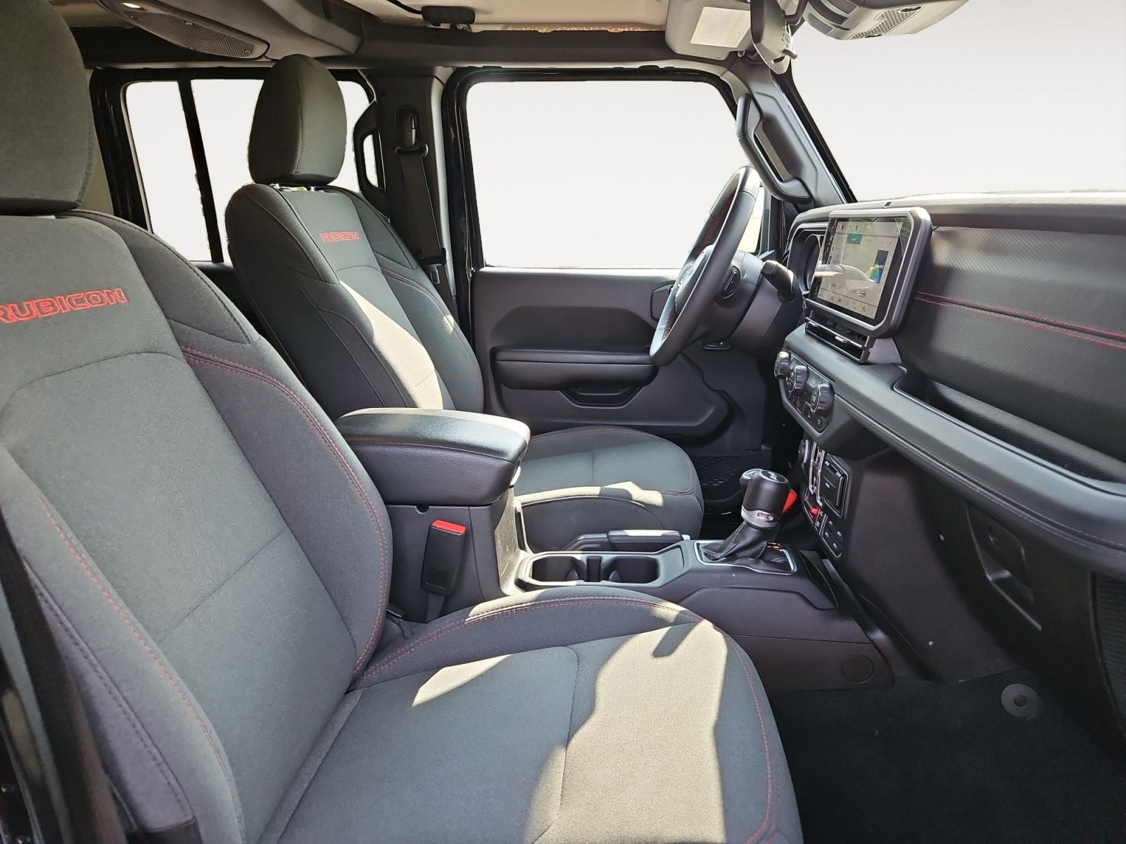 Pre-Owned 2024 Jeep Wrangler Rubicon - photo - 14