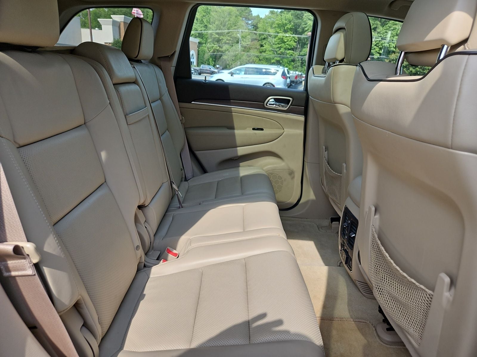 Pre-Owned 2014 Jeep Grand Cherokee Overland - photo - 16