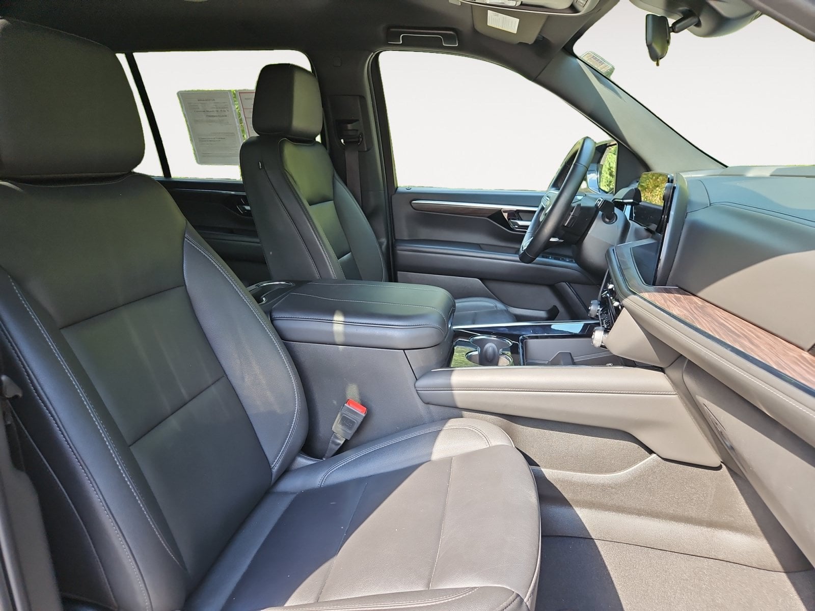 Pre-Owned 2025 Chevrolet Suburban LT - photo - 14