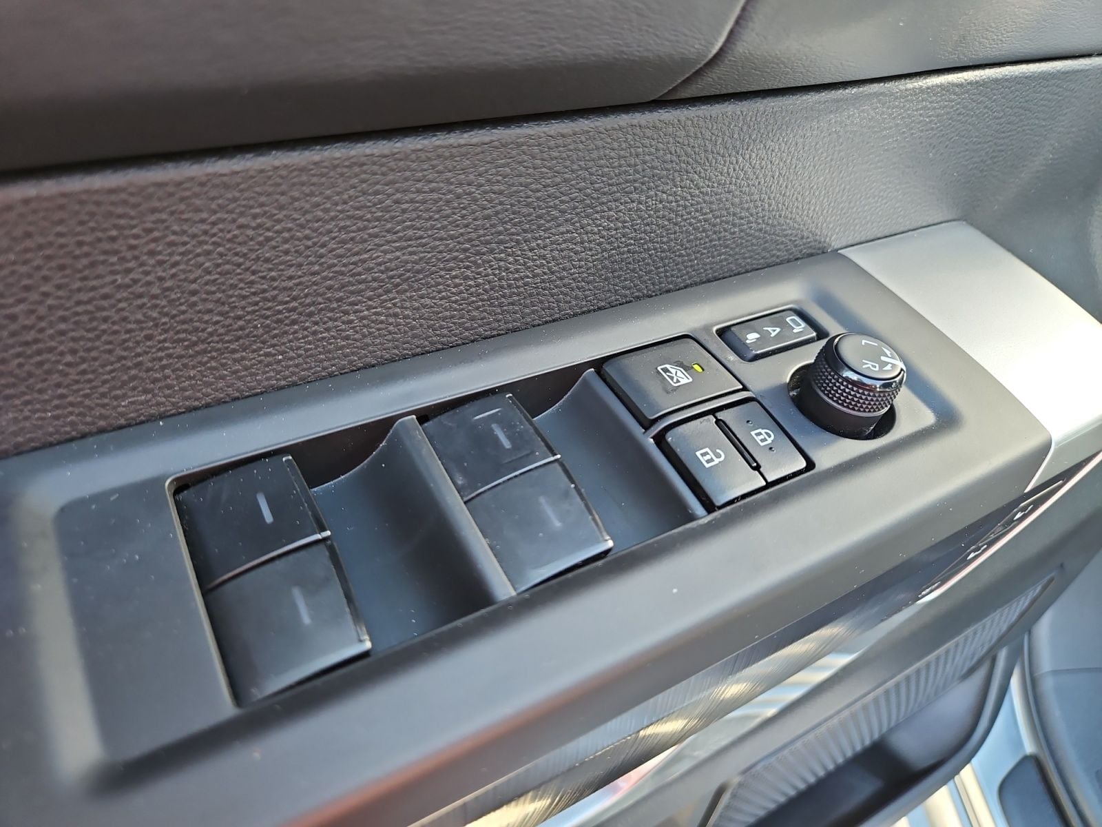 Pre-Owned 2024 Toyota Tundra Hybrid Platinum - photo - 20