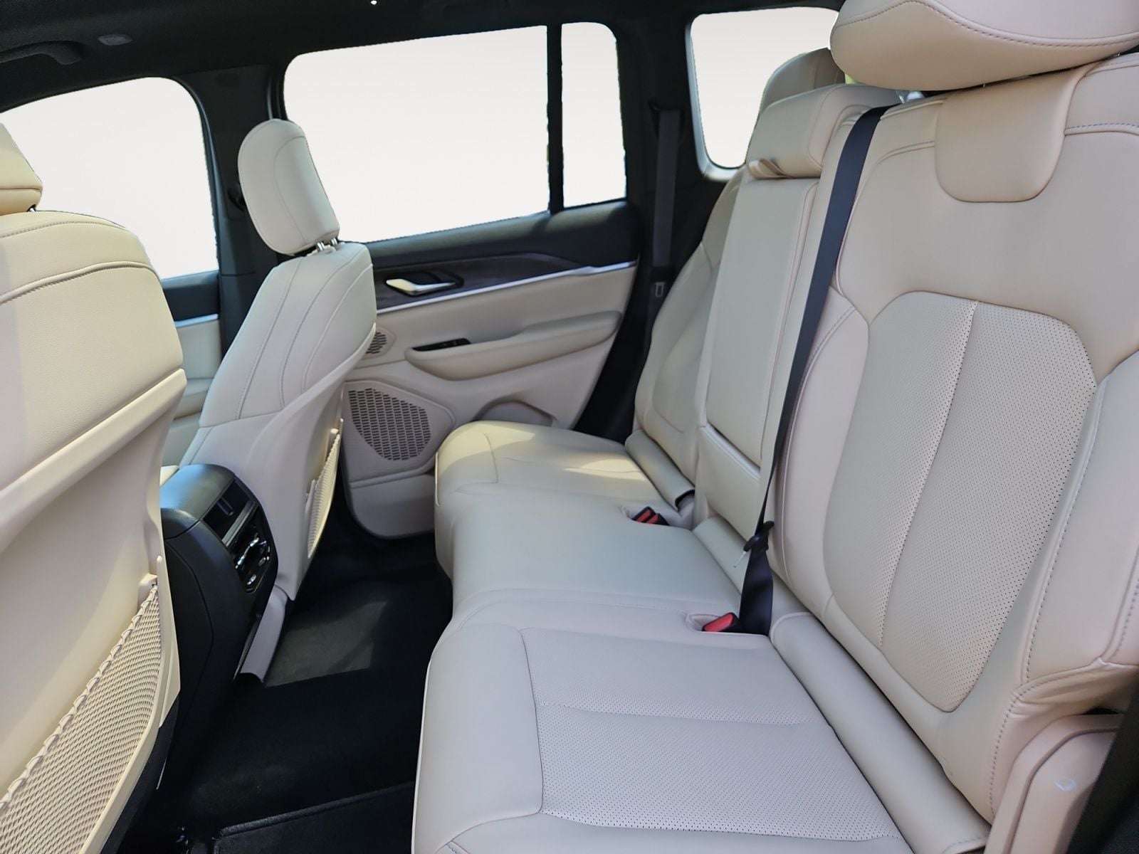 New 2027 Jeep Grand Cherokee Limited - photo - 12