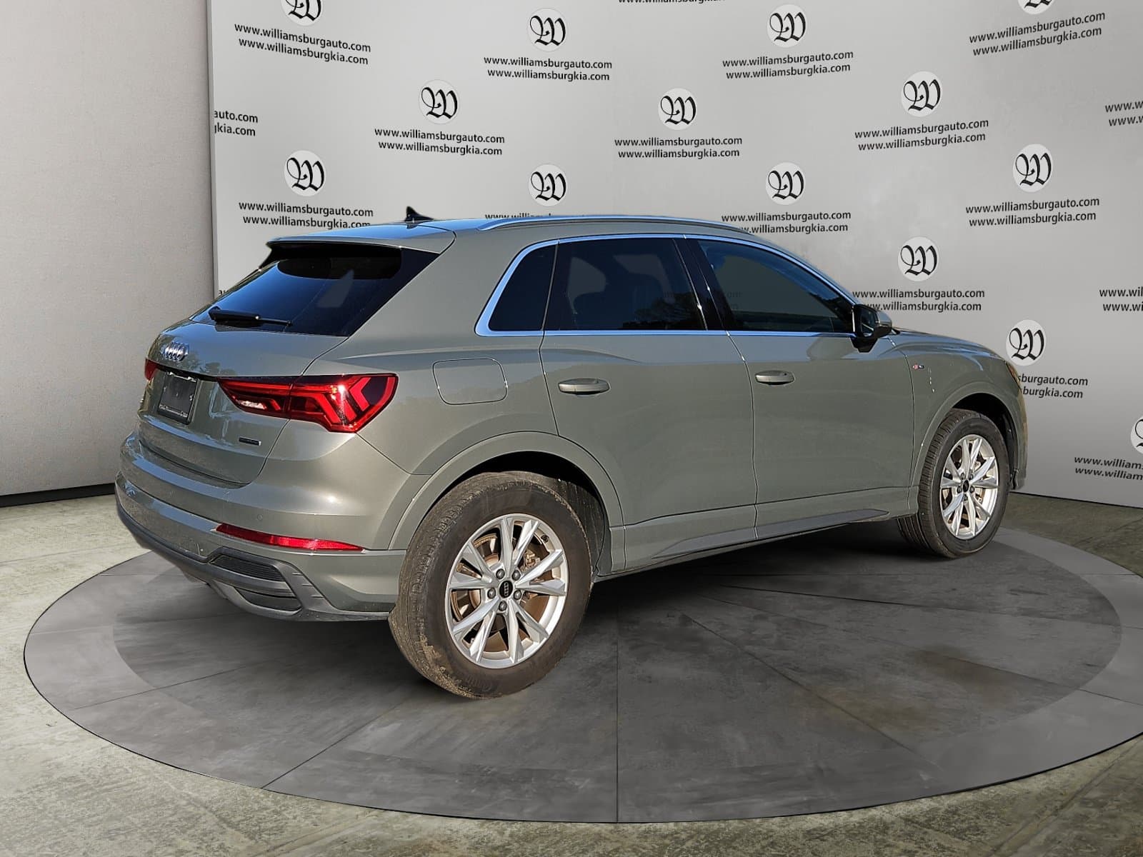 Pre-Owned 2025 Audi Q3 Premium - photo - 4