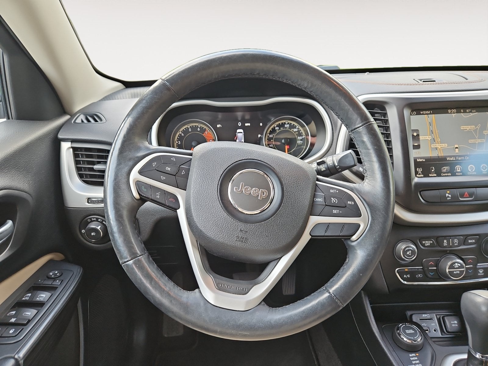 Pre-Owned 2017 Jeep Cherokee Limited - photo - 11