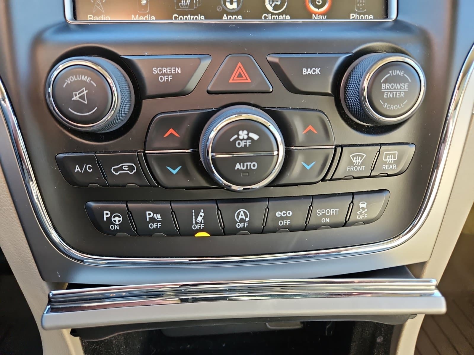 Pre-Owned 2017 Jeep Grand Cherokee Overland - photo - 27