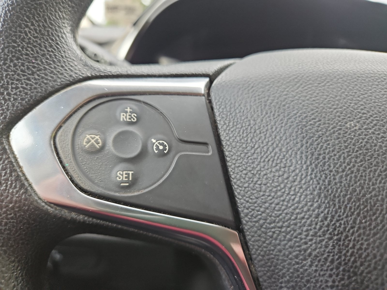Pre-Owned 2020 Chevrolet Traverse LS - photo - 22
