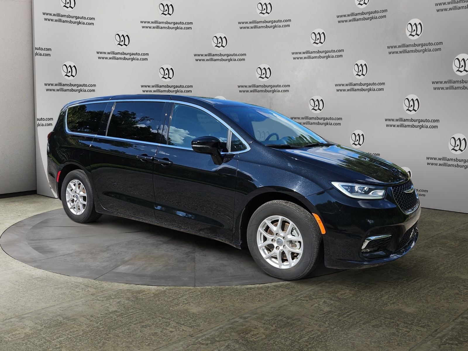 Pre-Owned 2025 Chrysler Pacifica Select - photo - 6