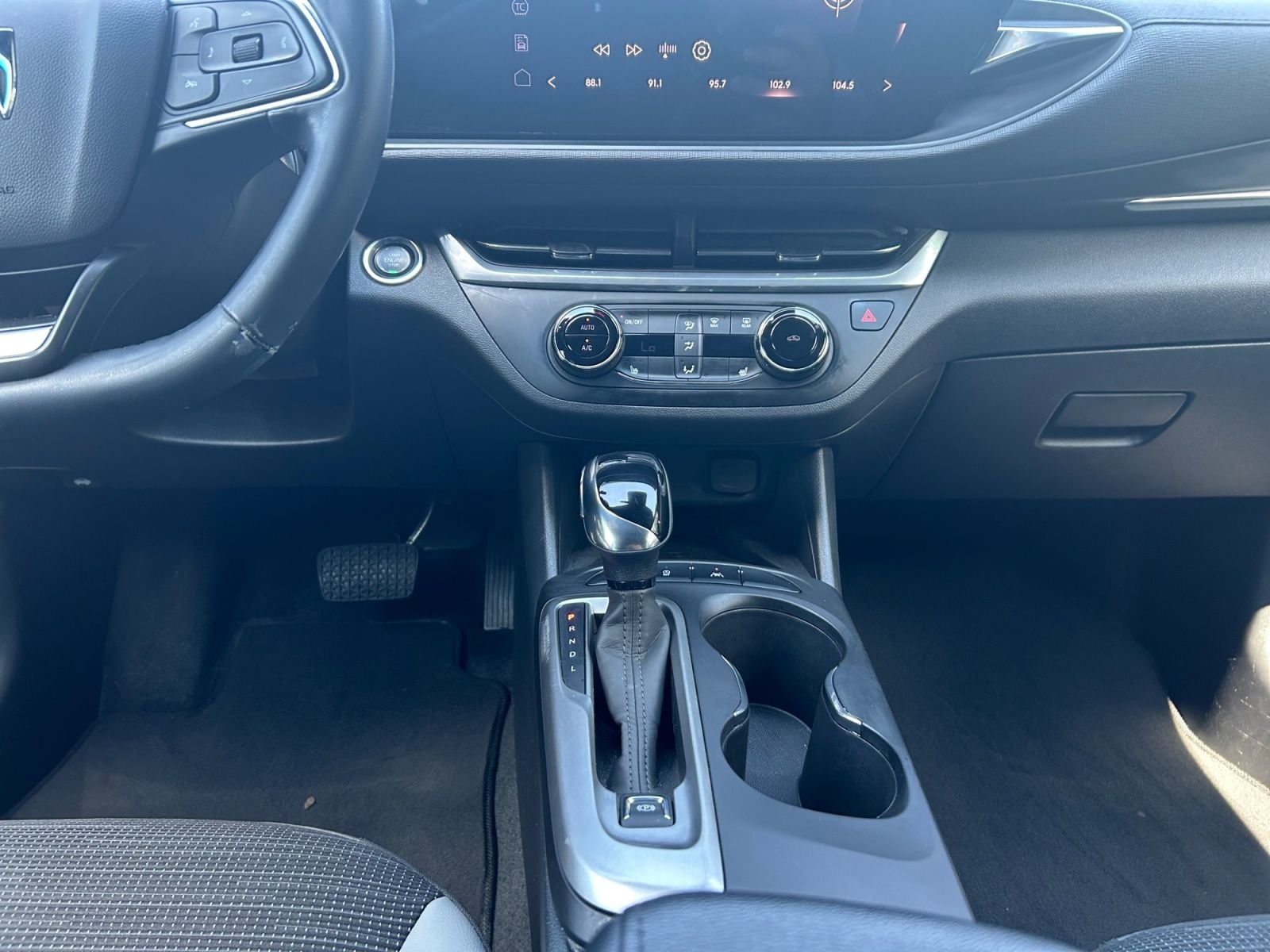 Pre-Owned 2024 Buick Envista Preferred - photo - 10