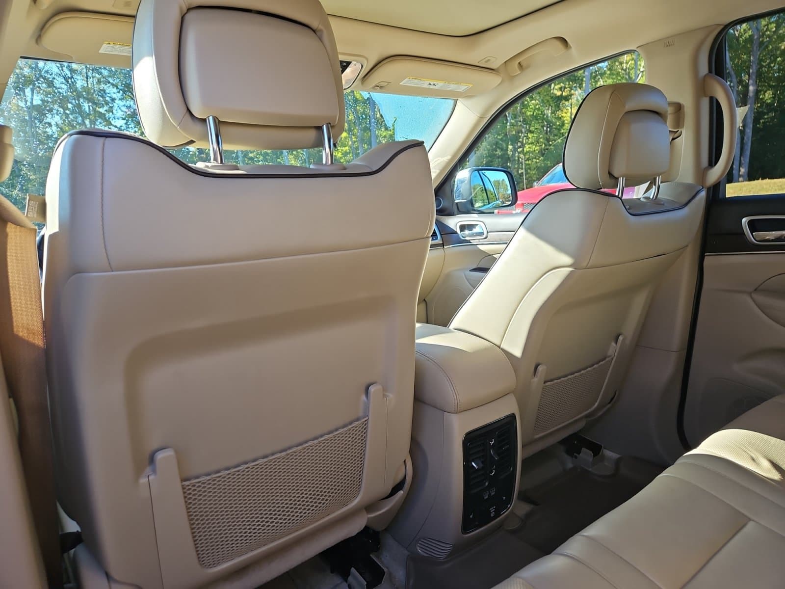 Pre-Owned 2017 Jeep Grand Cherokee Overland - photo - 19