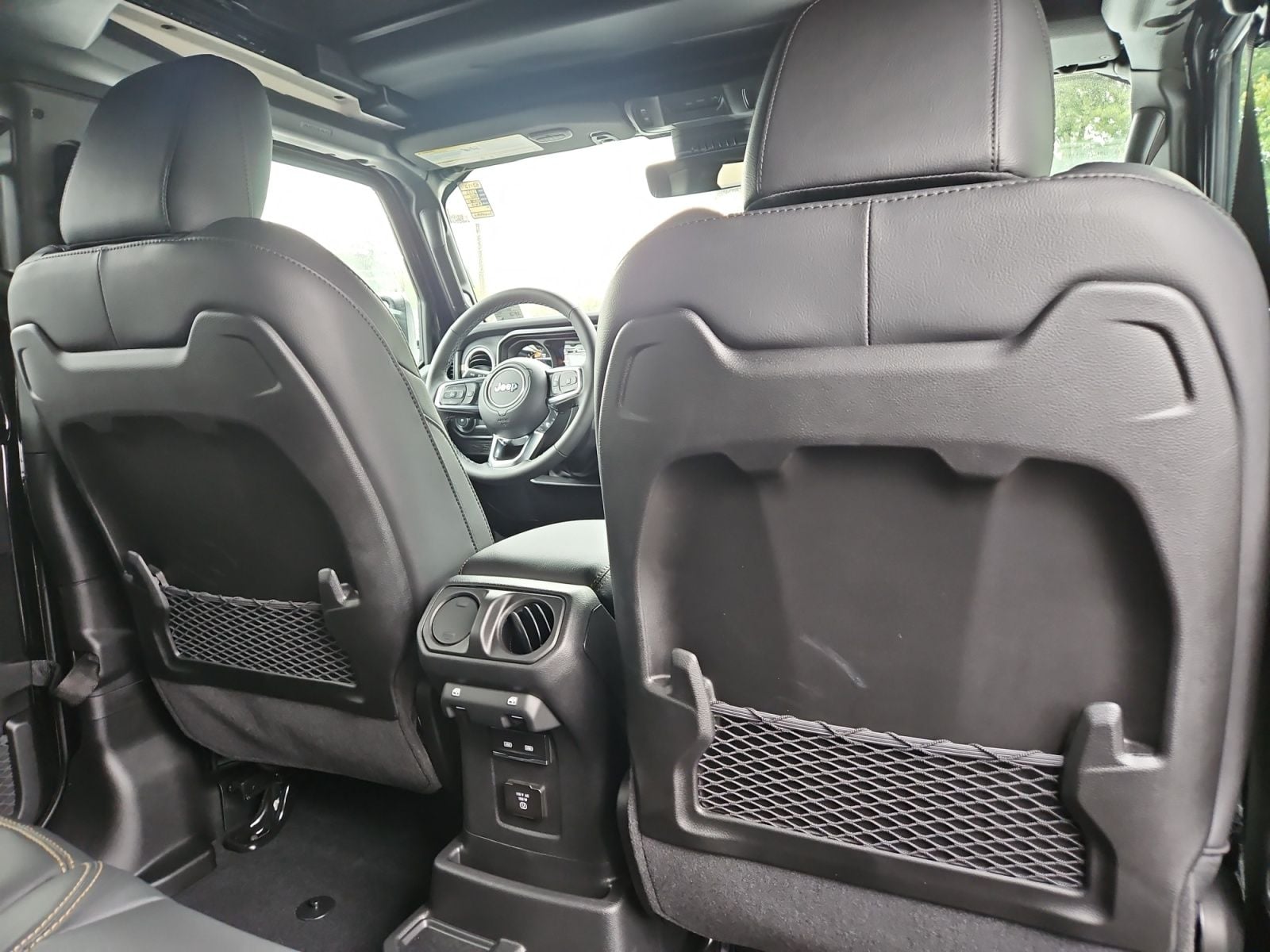 New 2025 Jeep Wrangler Sahara - photo - 17