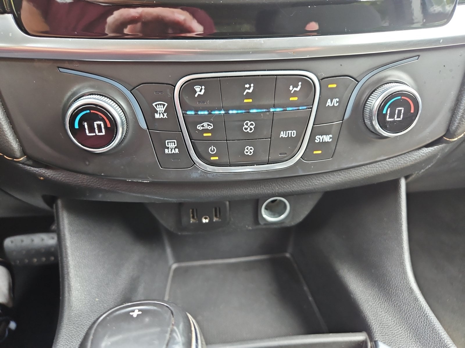 Pre-Owned 2020 Chevrolet Traverse LS - photo - 25