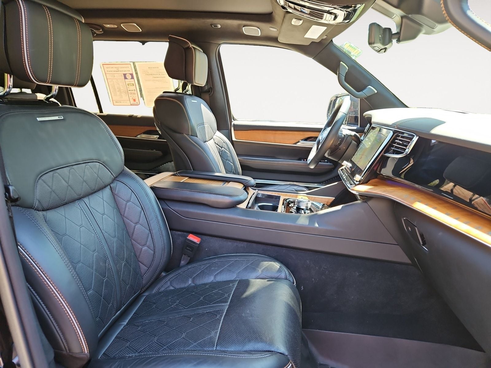 Pre-Owned 2024 Jeep Grand Wagoneer Series III - photo - 14