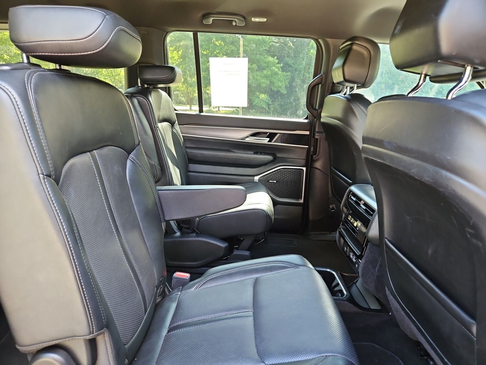Pre-Owned 2025 Jeep Wagoneer Series II - photo - 16