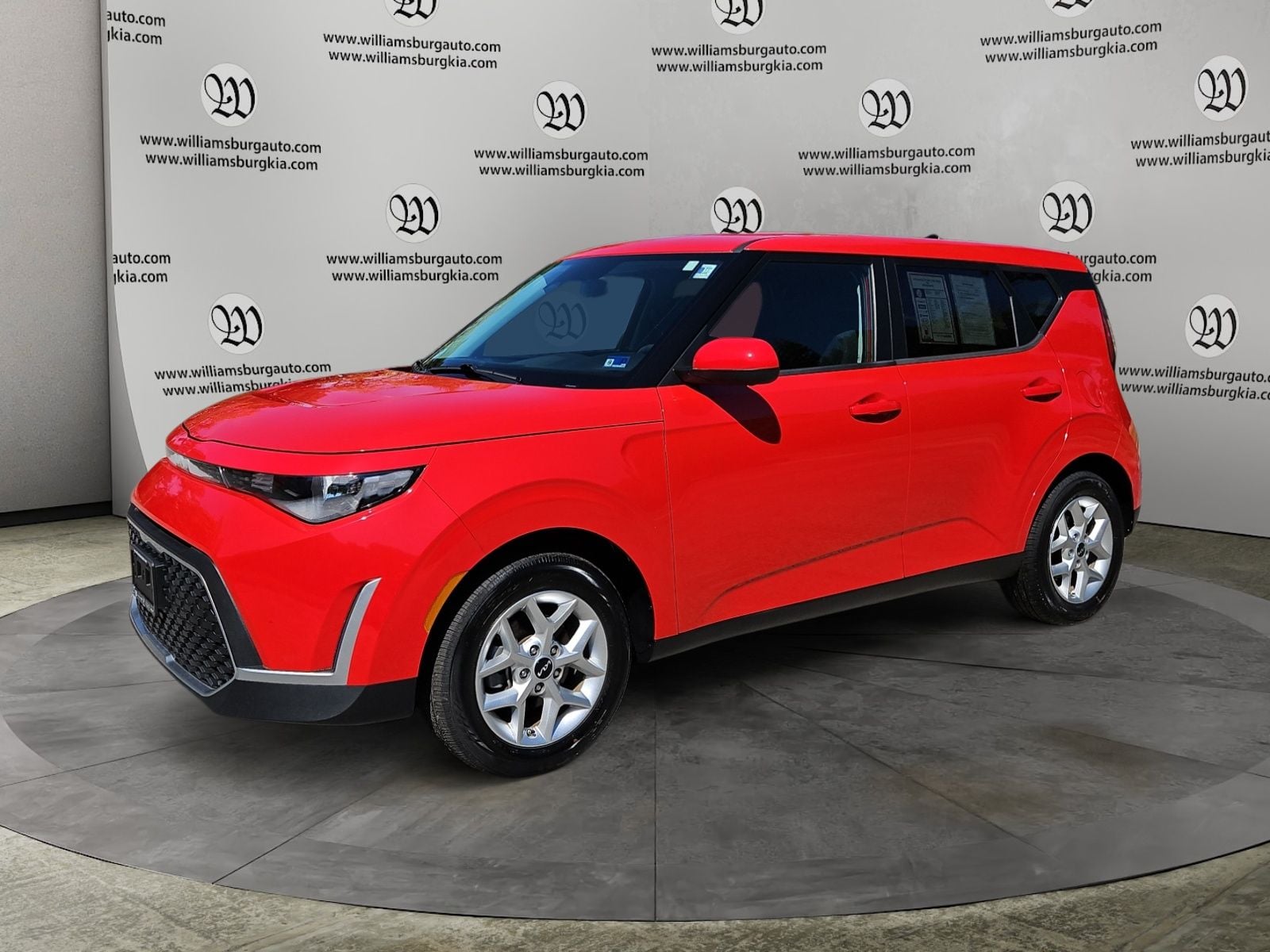 Pre-Owned 2023 Kia Soul LX - photo - 0