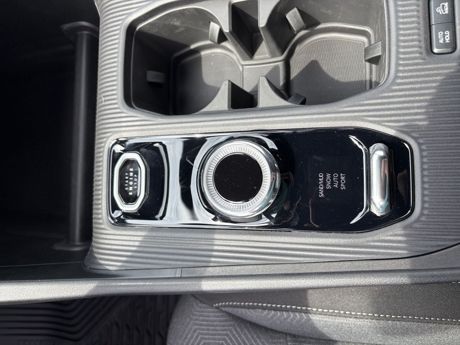 New 2026 Jeep Cherokee Laredo - photo - 16