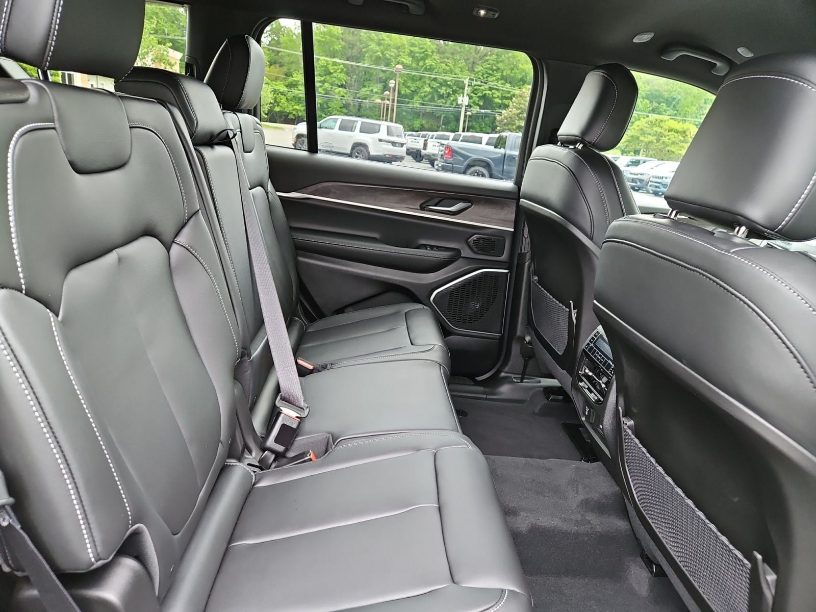 New 2026 Jeep Grand Cherokee L Limited - photo - 16