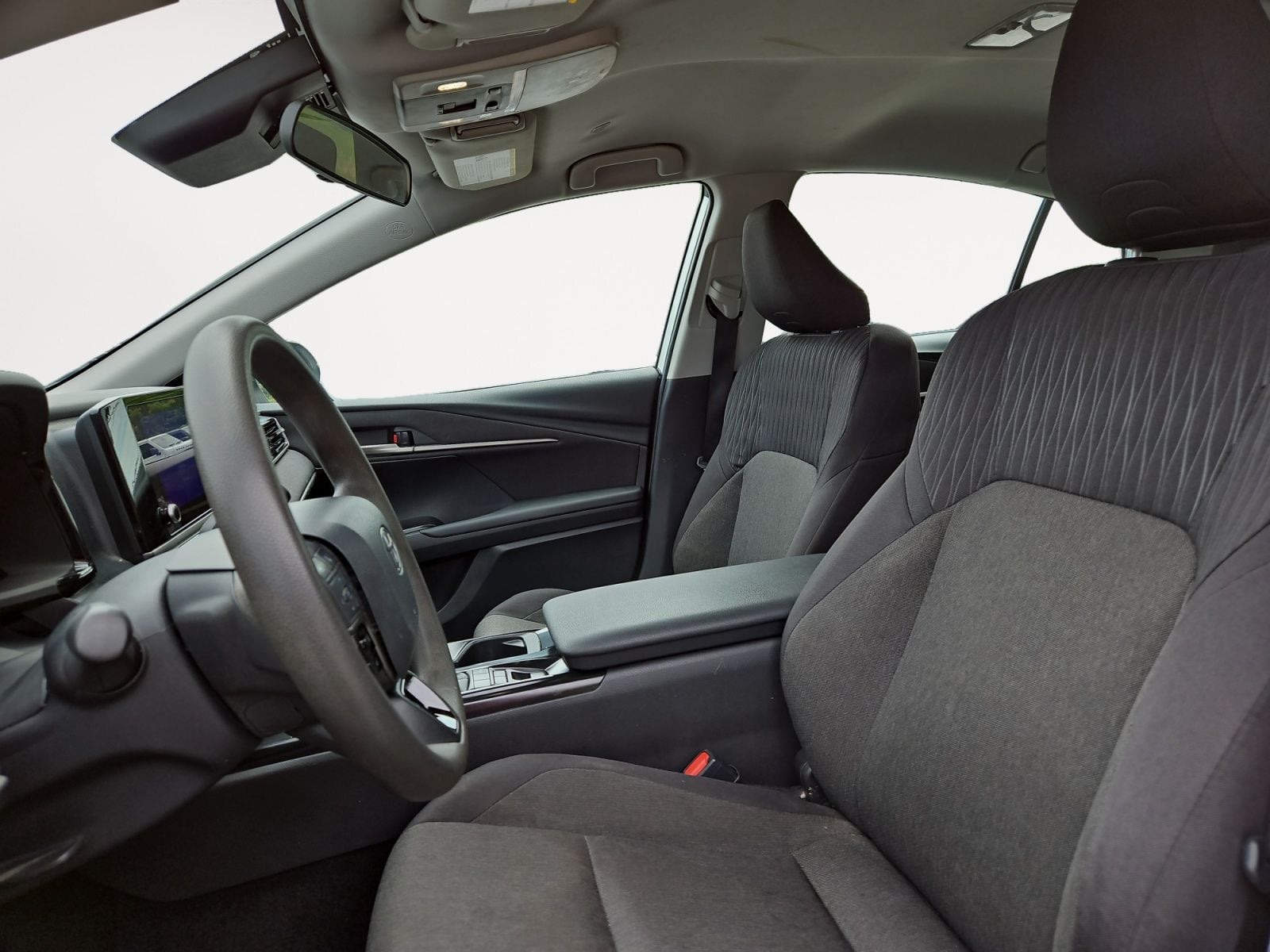 Pre-Owned 2025 Toyota Camry LE - photo - 8