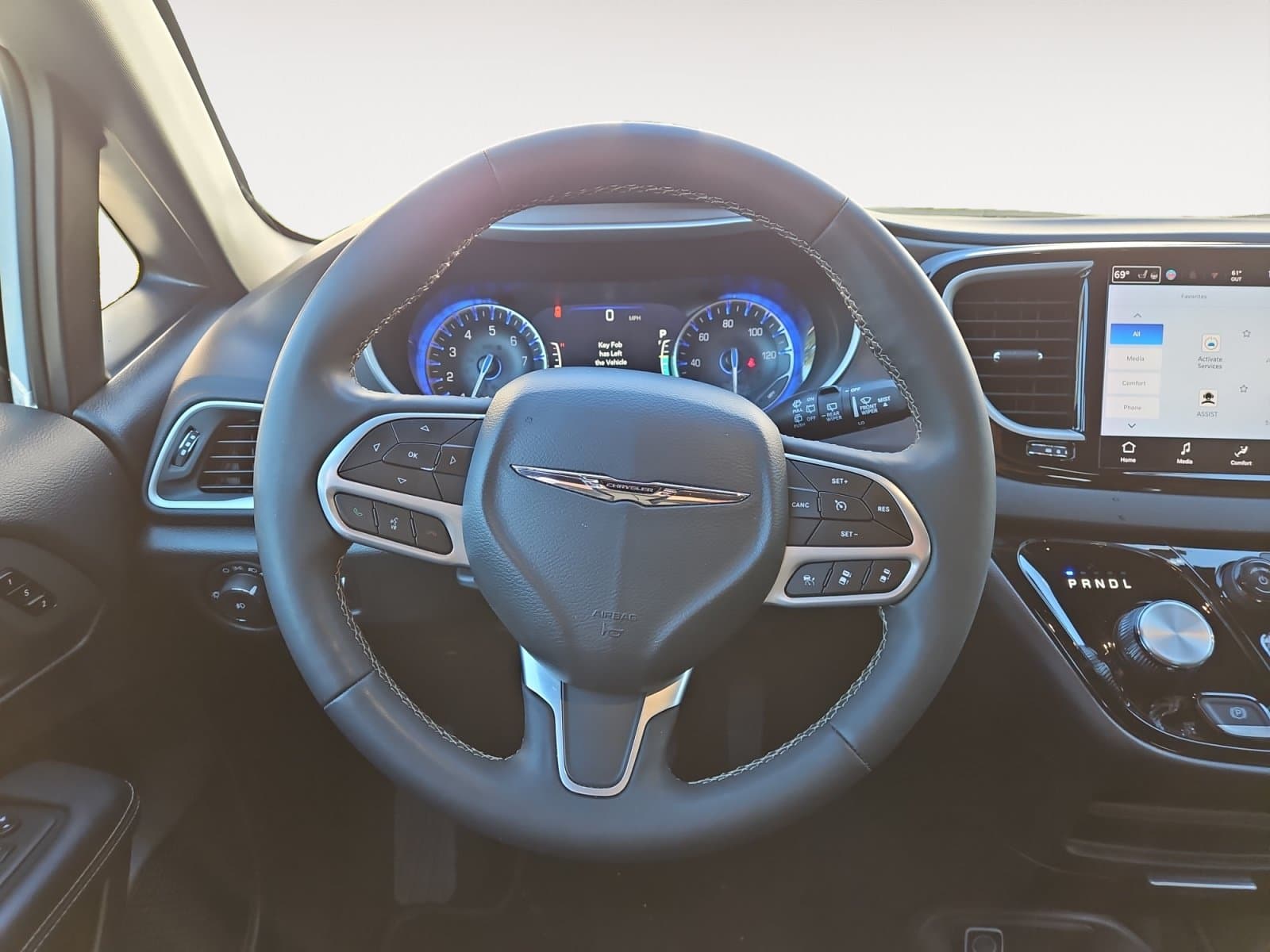 Pre-Owned 2025 Chrysler Pacifica Select - photo - 11
