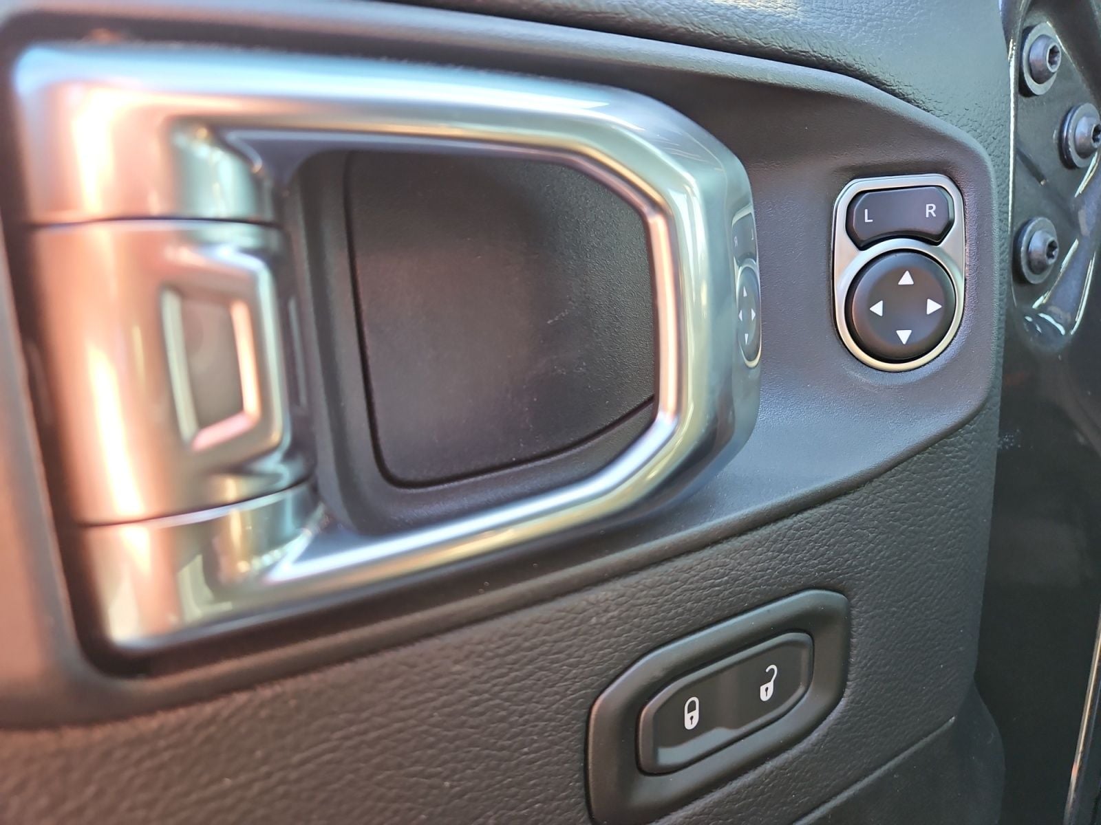 New 2026 Jeep Wrangler Sahara - photo - 21