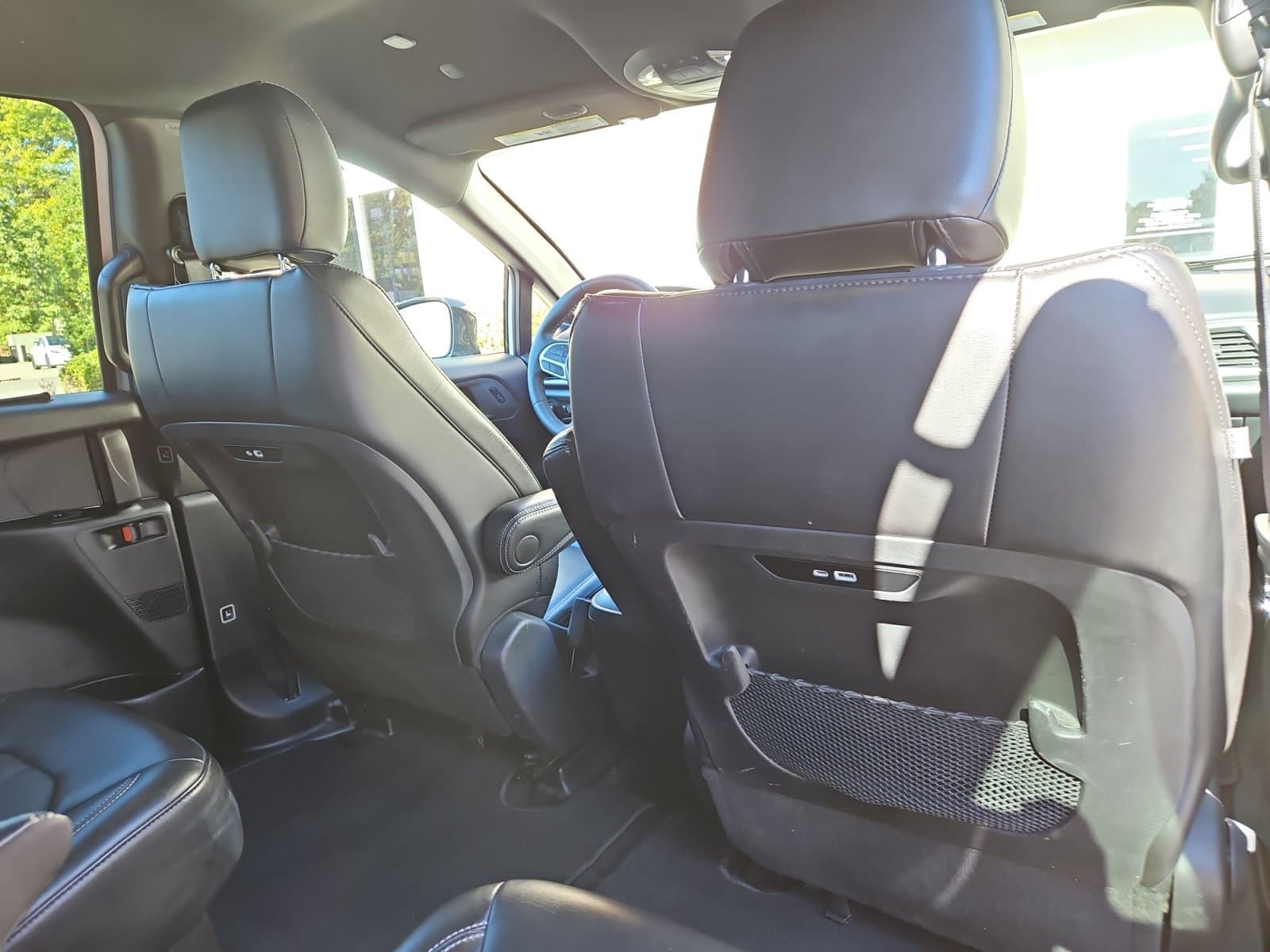 Pre-Owned 2025 Chrysler Pacifica Select - photo - 17