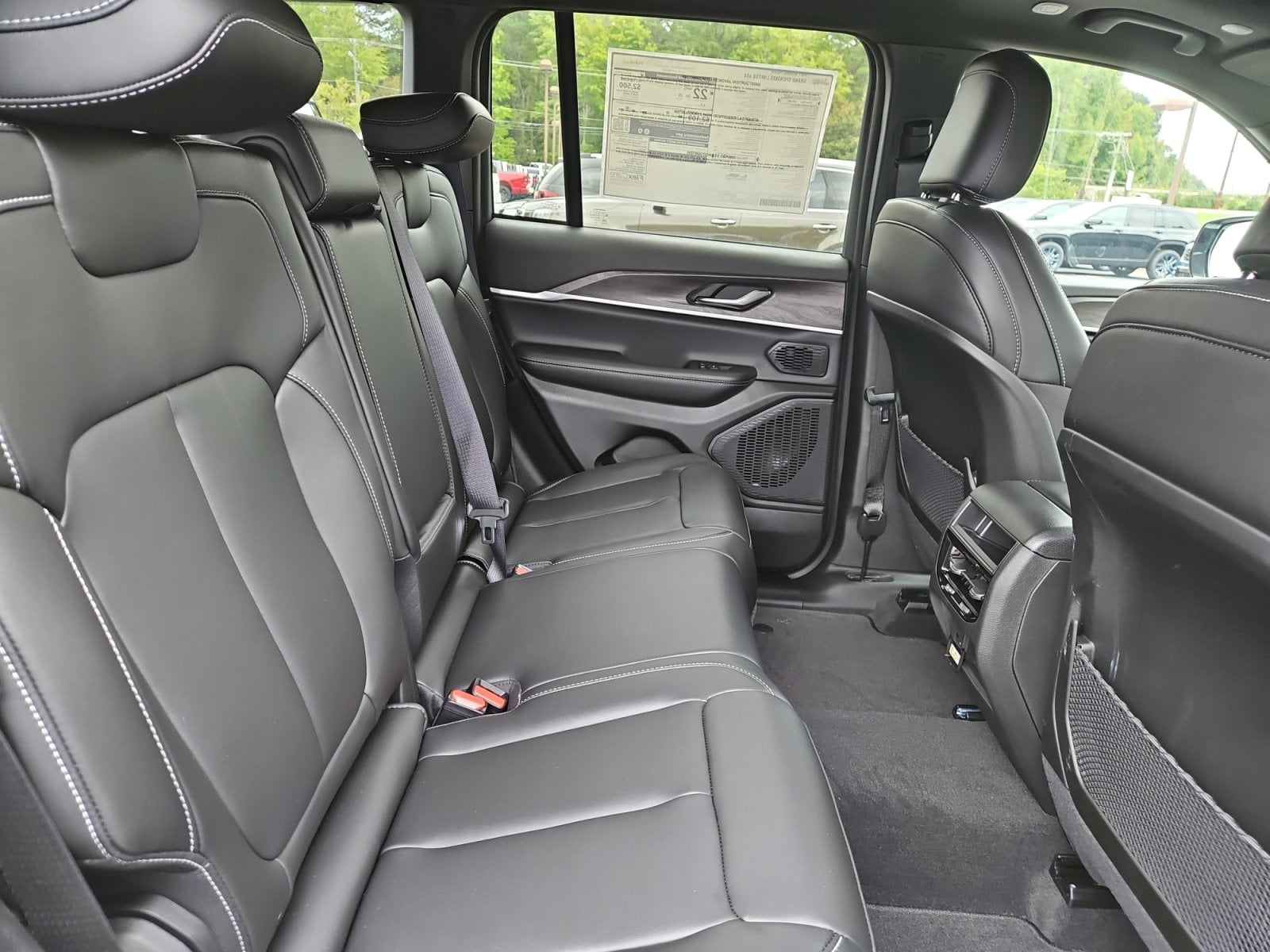 New 2027 Jeep Grand Cherokee Limited Reserve - photo - 16