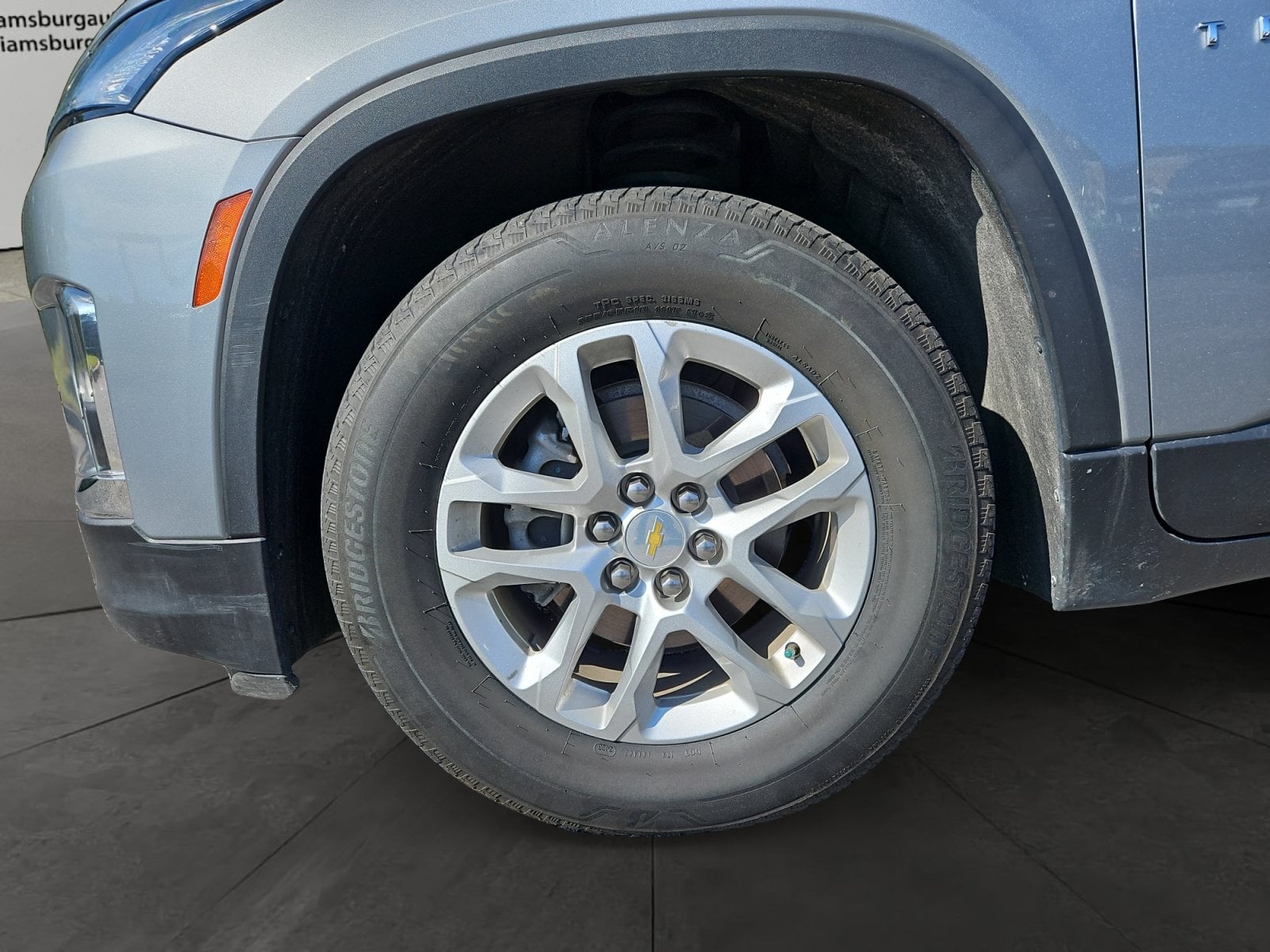 Pre-Owned 2023 Chevrolet Traverse LS - photo - 13