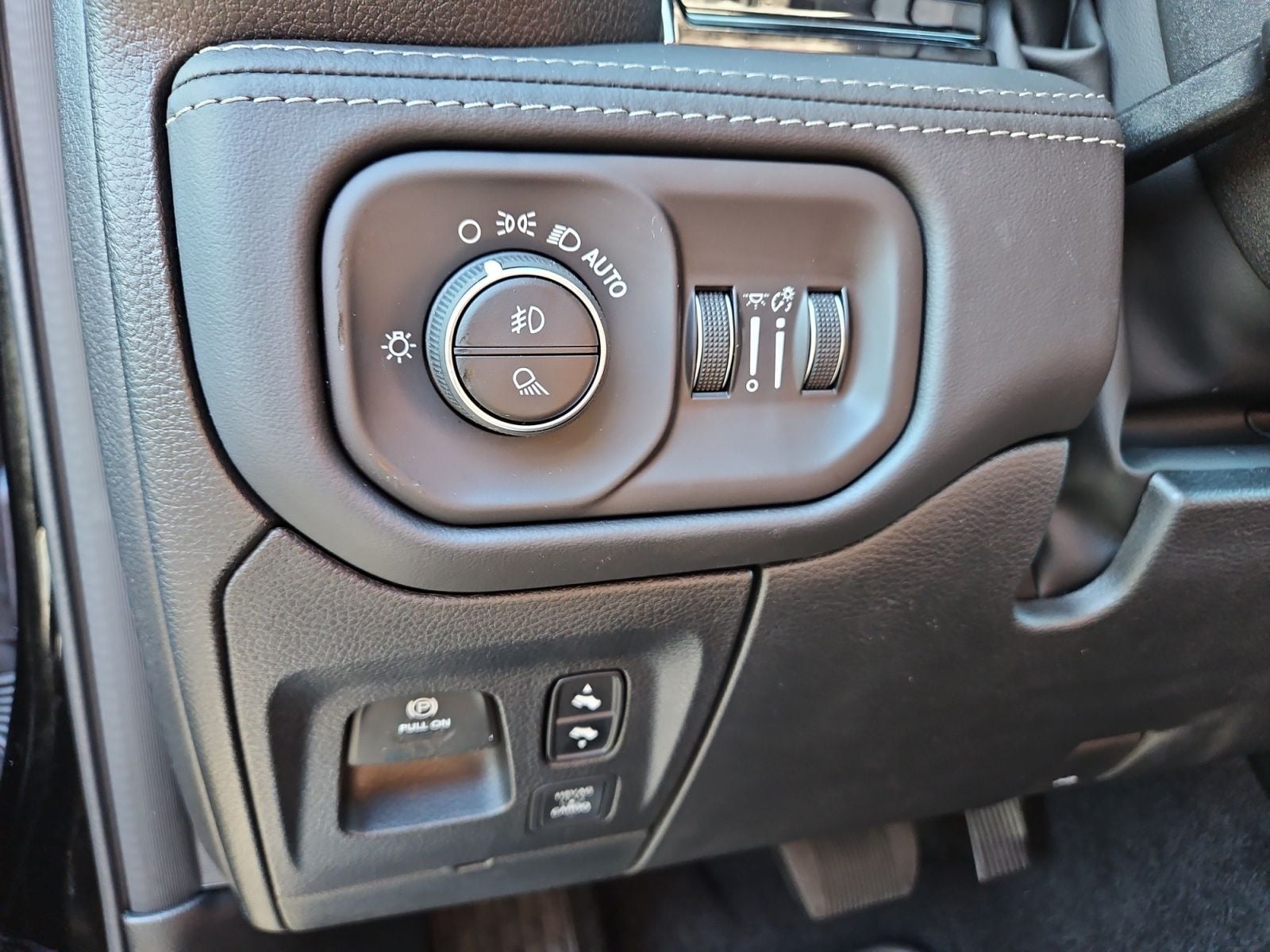 New 2027 Ram 1500 Limited - photo - 21