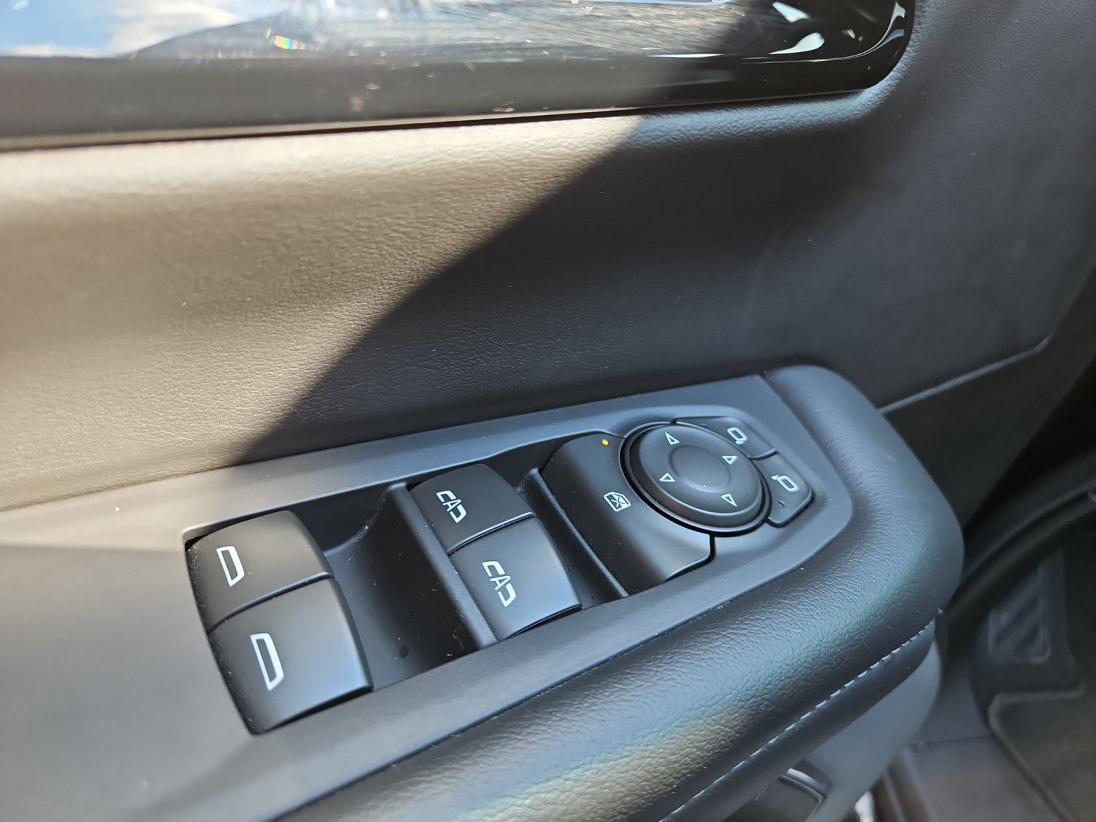Pre-Owned 2025 Chevrolet Suburban LT - photo - 21