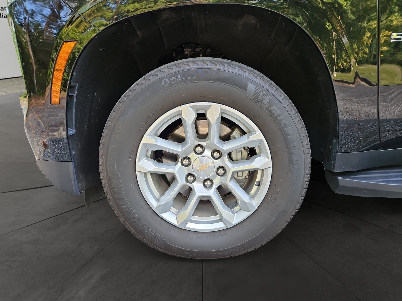 Pre-Owned 2025 Chevrolet Suburban LT - photo - 13
