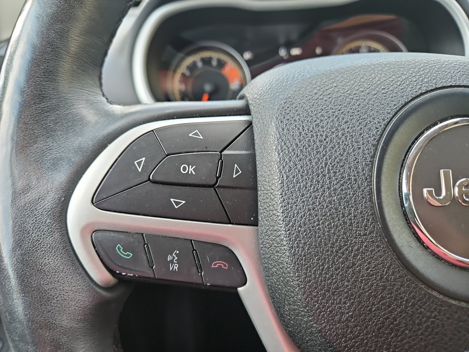 Pre-Owned 2017 Jeep Cherokee Limited - photo - 23