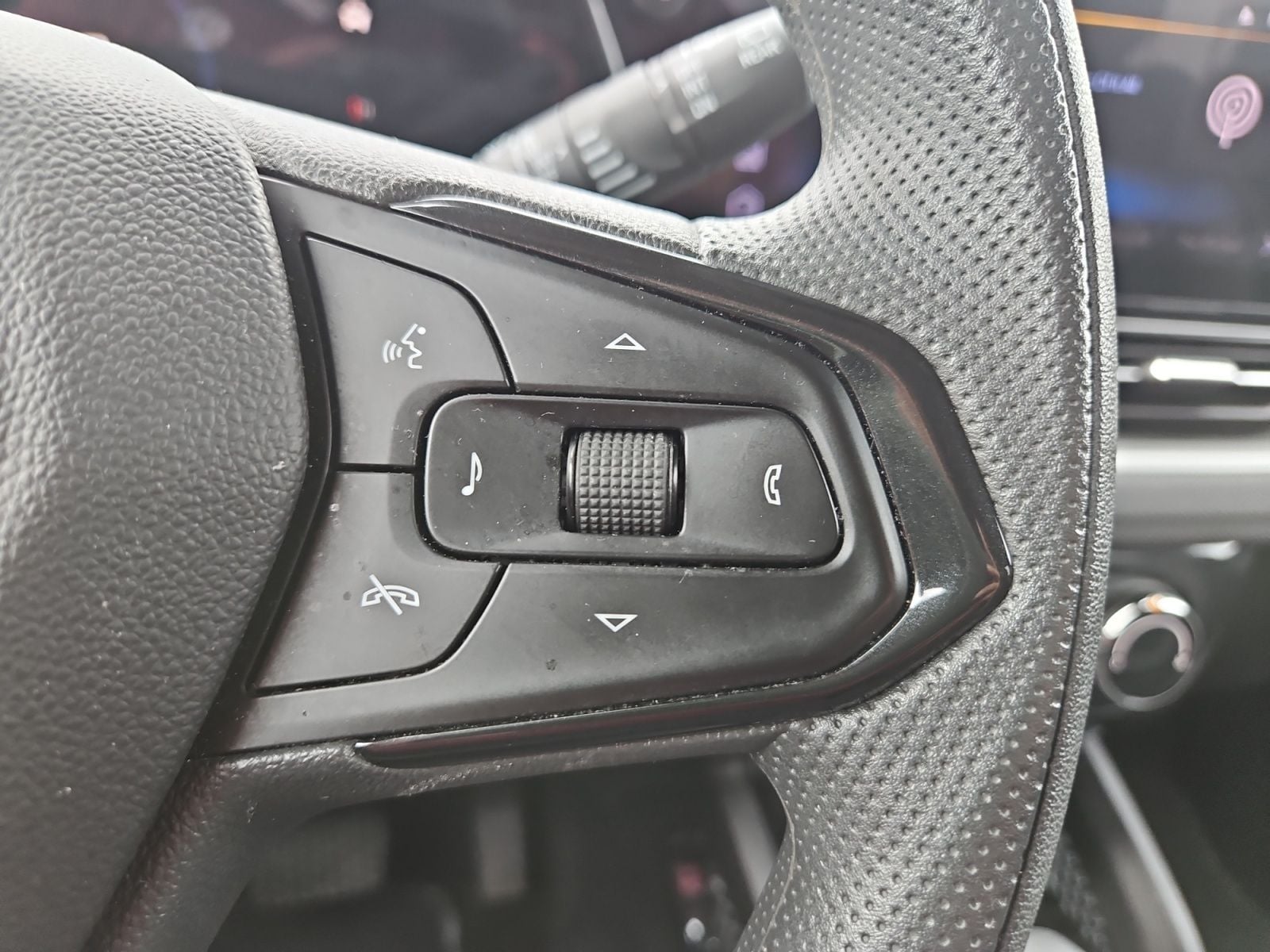 Pre-Owned 2025 Chevrolet TrailBlazer LT - photo - 25