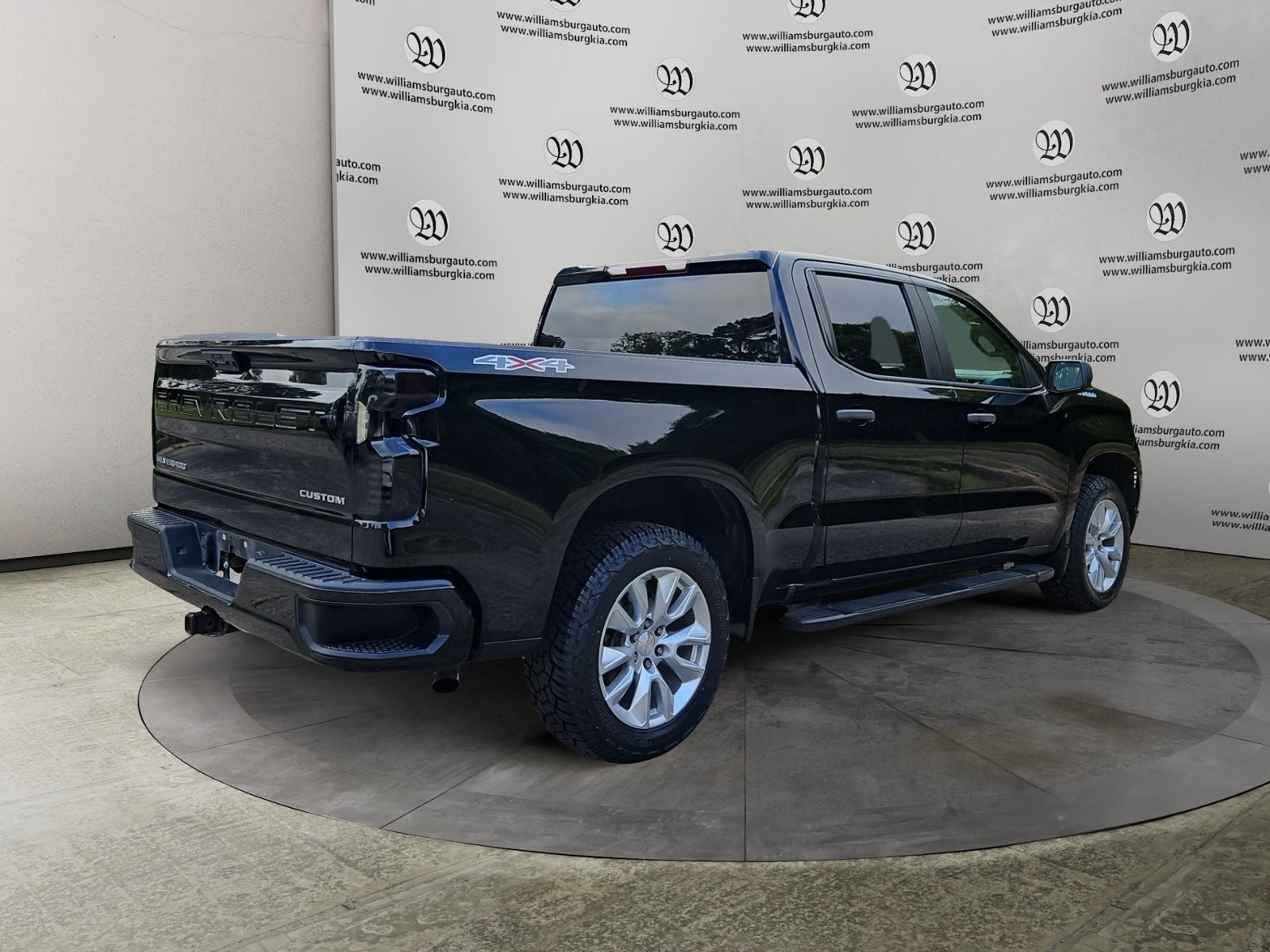 Pre-Owned 2022 Chevrolet Silverado 1500 Custom - photo - 4