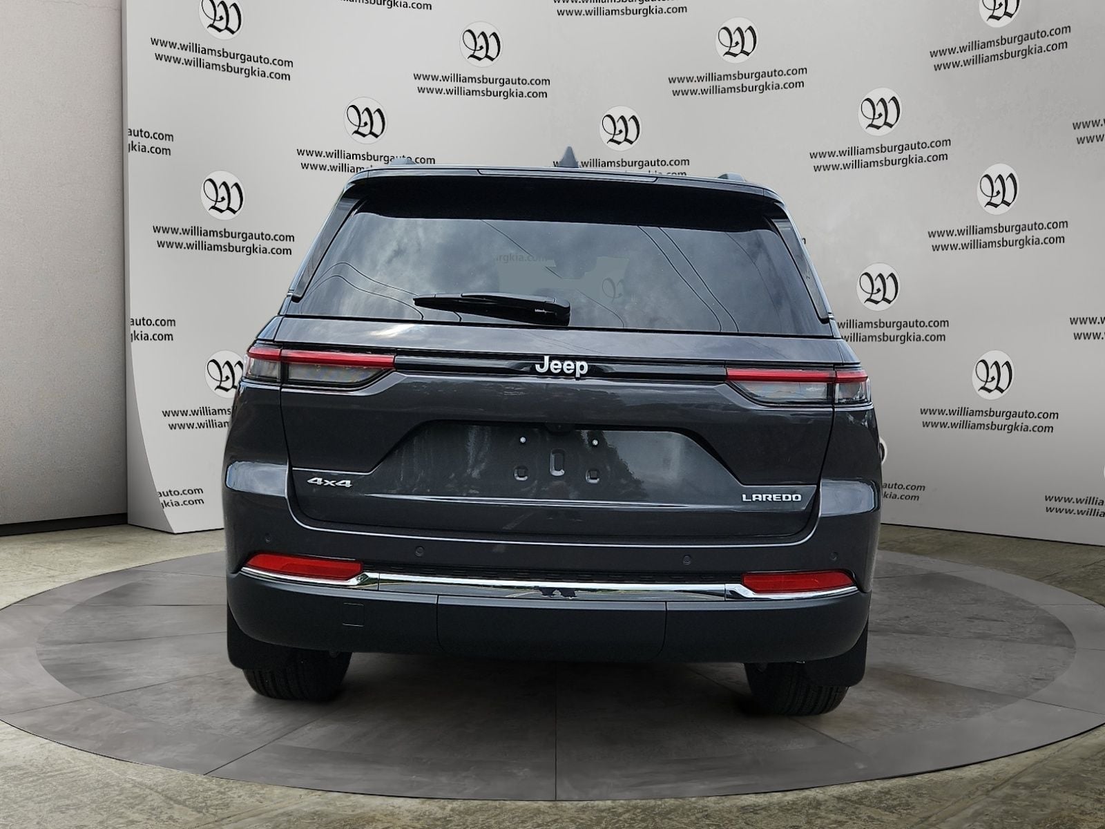 New 2026 Jeep Grand Cherokee Laredo - photo - 3