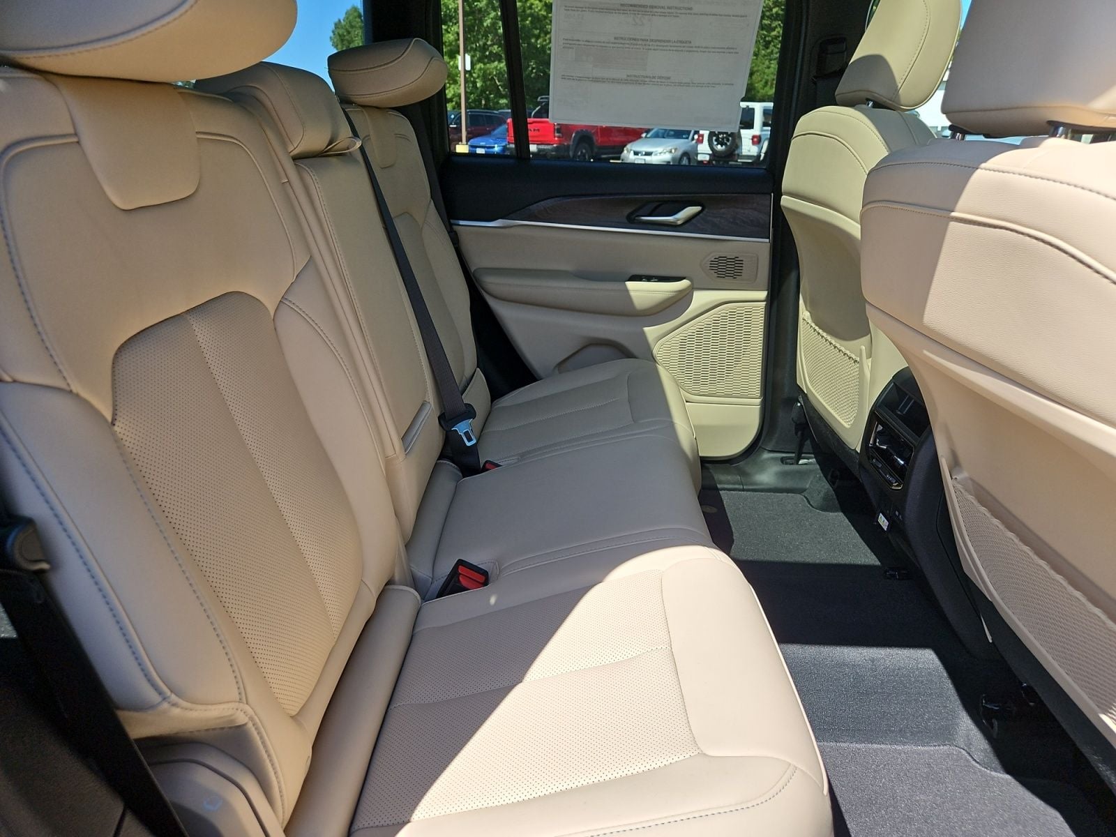 New 2027 Jeep Grand Cherokee Limited - photo - 16