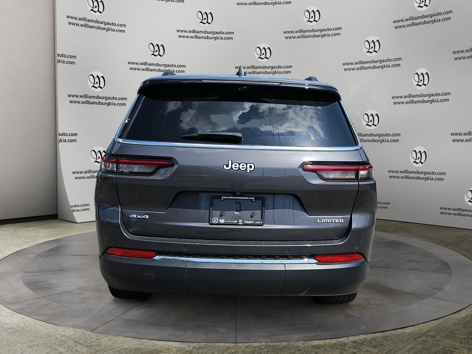 Pre-Owned 2024 Jeep Grand Cherokee L Limited - photo - 3