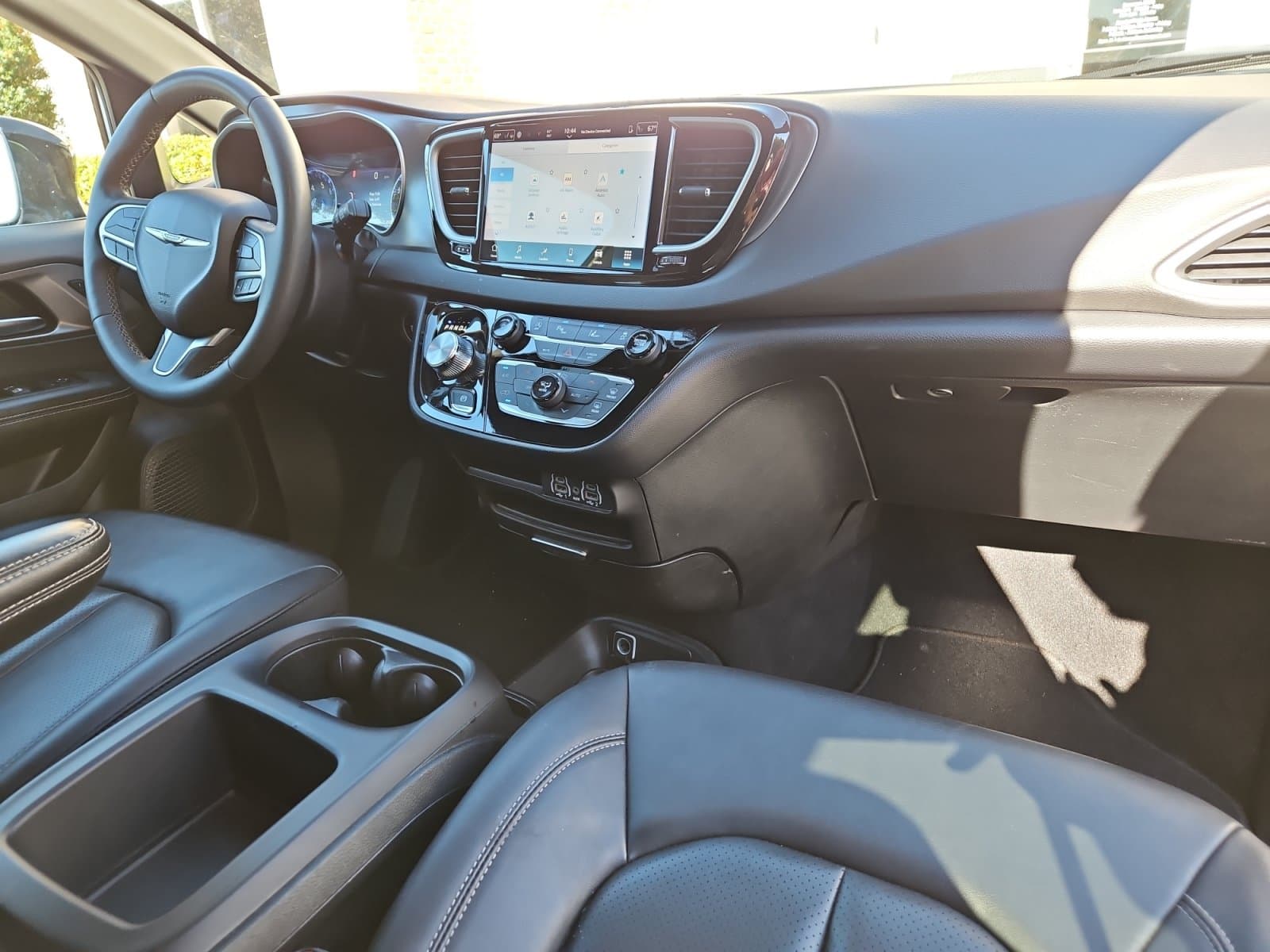 Pre-Owned 2025 Chrysler Pacifica Select - photo - 15