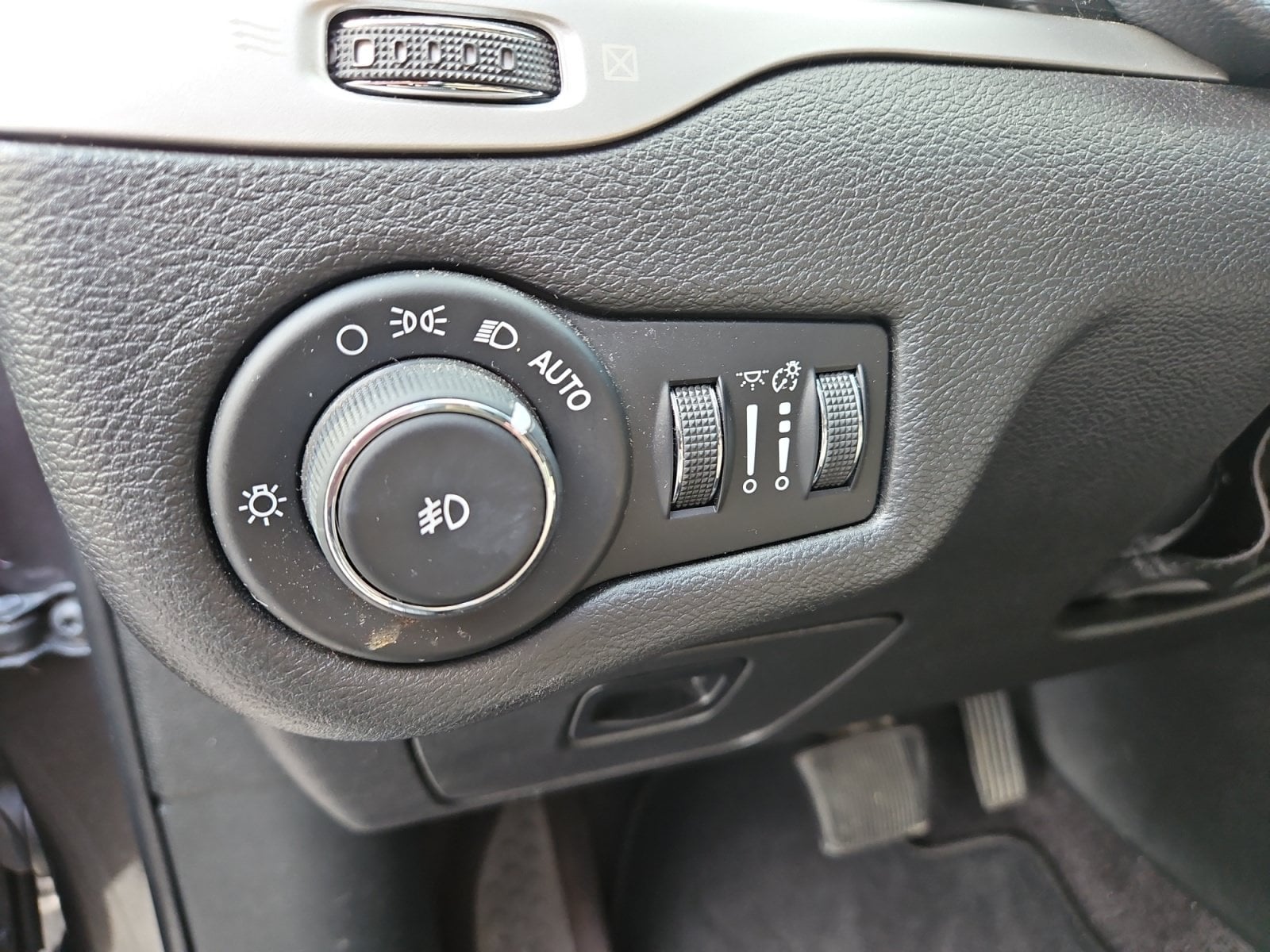 Pre-Owned 2017 Jeep Cherokee Limited - photo - 21