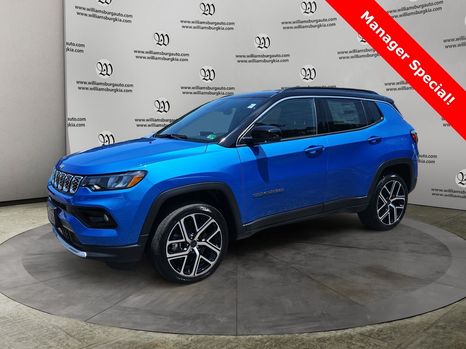 New 2025 Jeep Compass Limited - photo - 0
