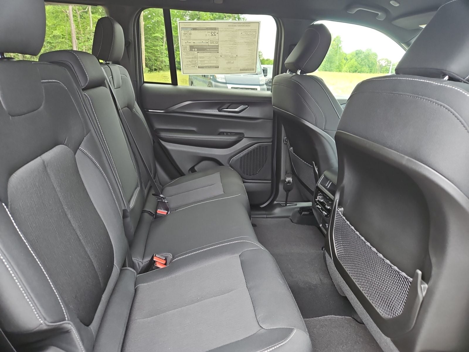 New 2026 Jeep Grand Cherokee Laredo - photo - 16